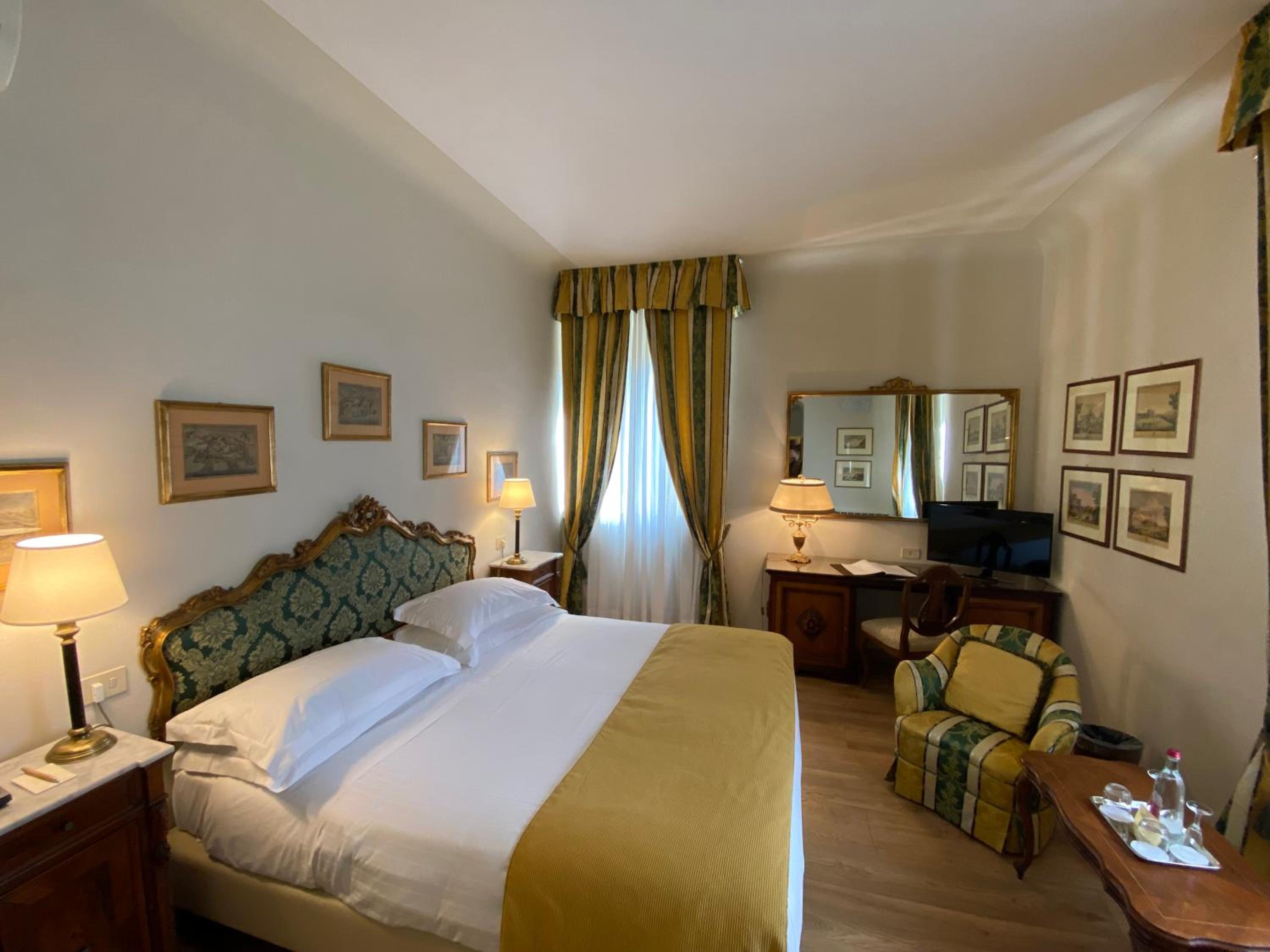 Superior Double or Twin Room photo 2