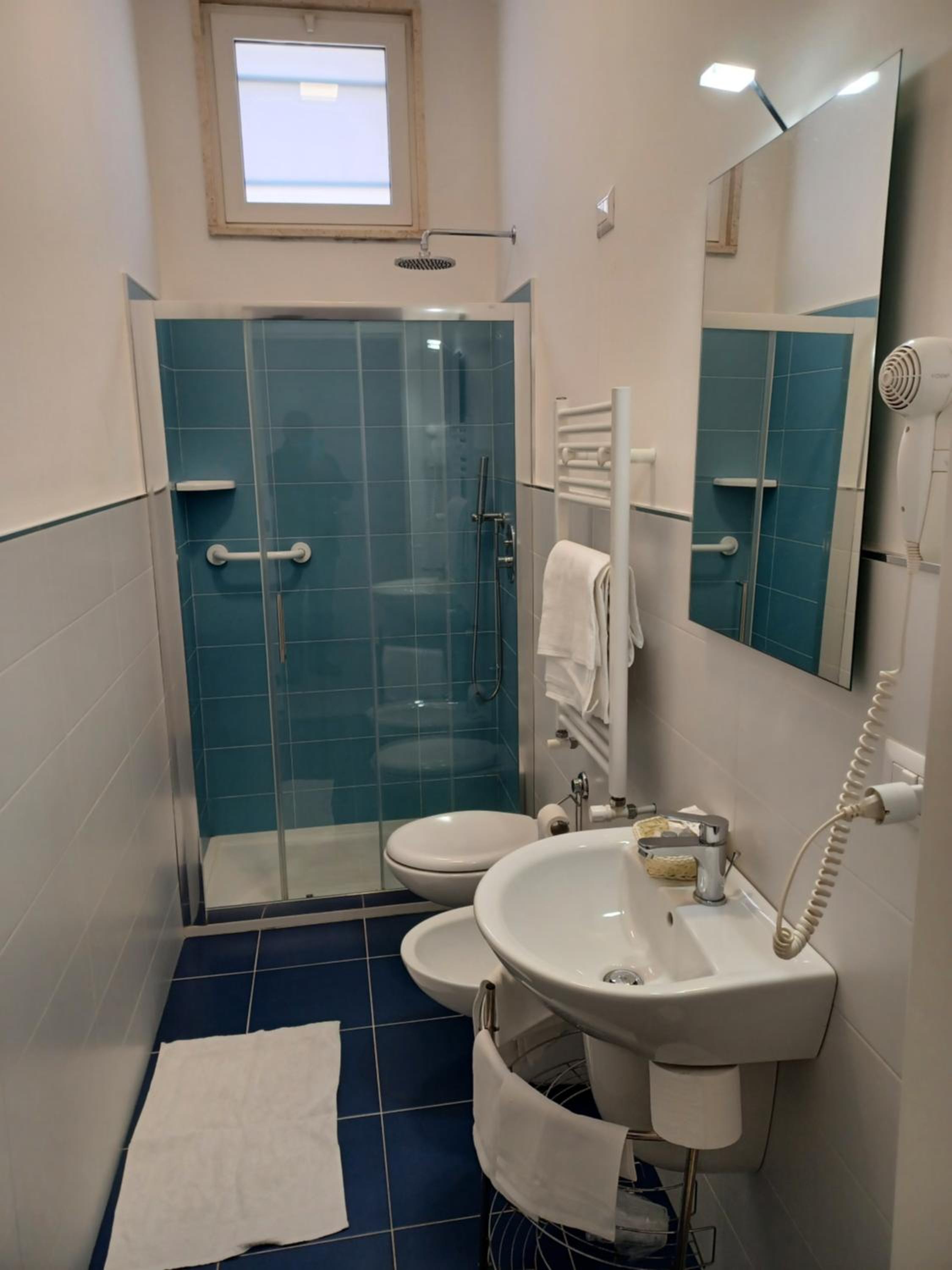 Twin Room - Photo 7
