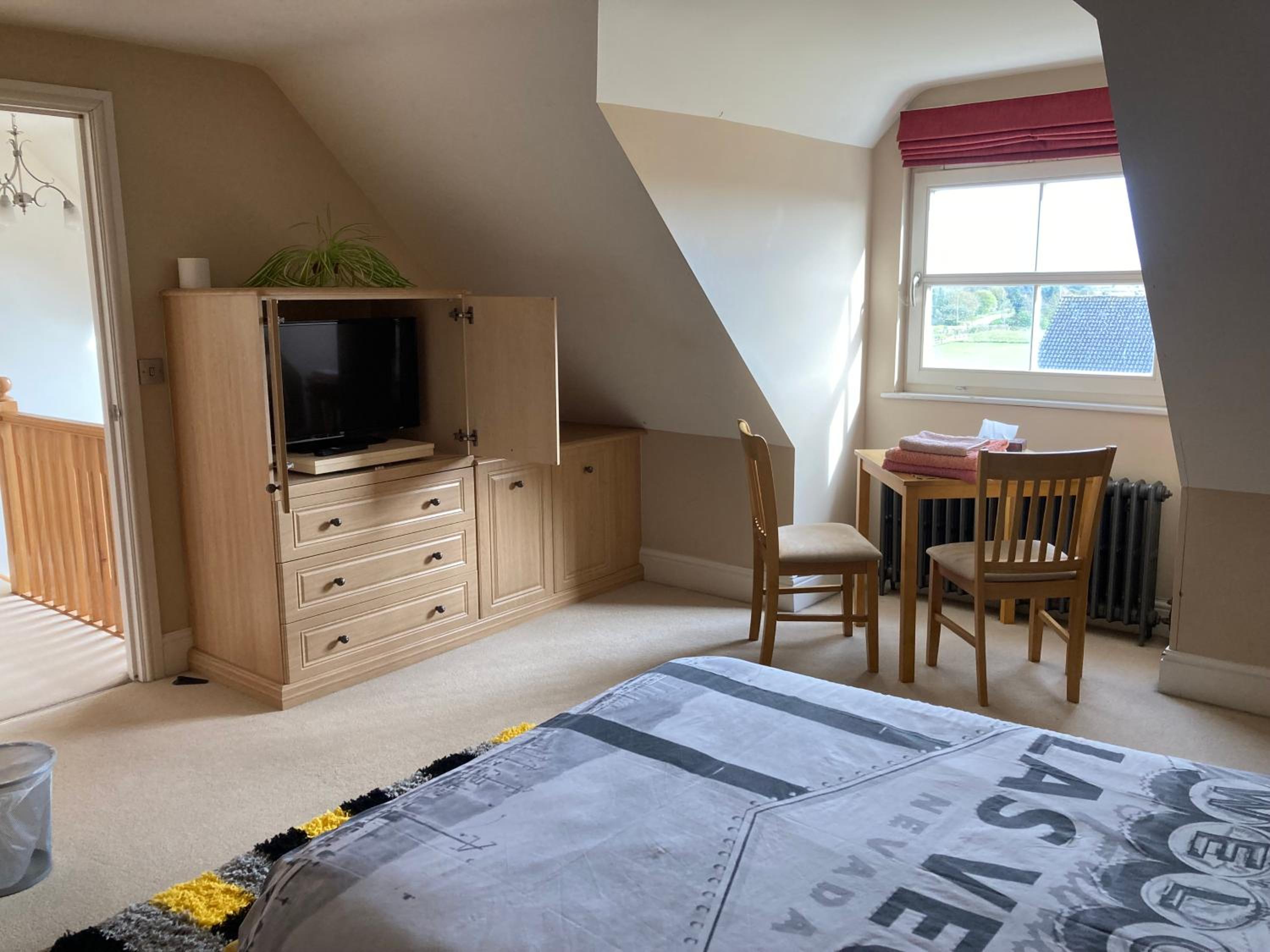 Double Room with Private Bathroom - Photo 16