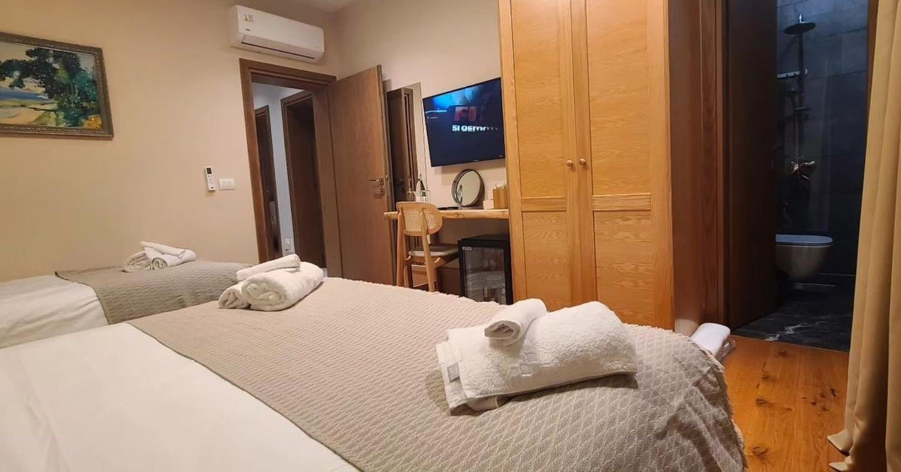Deluxe Double Room (2 Adults + 1 Child) photo 2