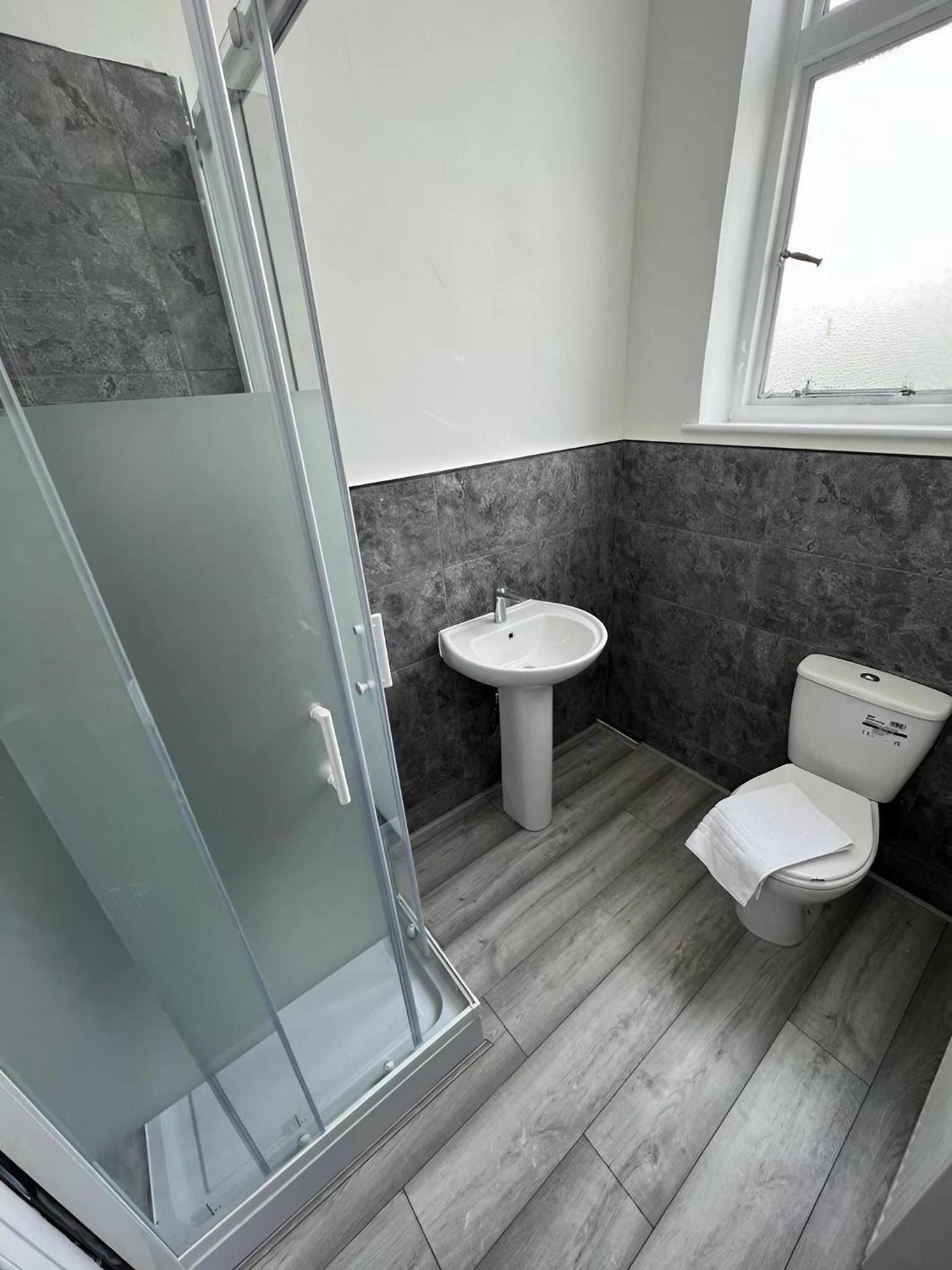 Small Double Room - Photo 2