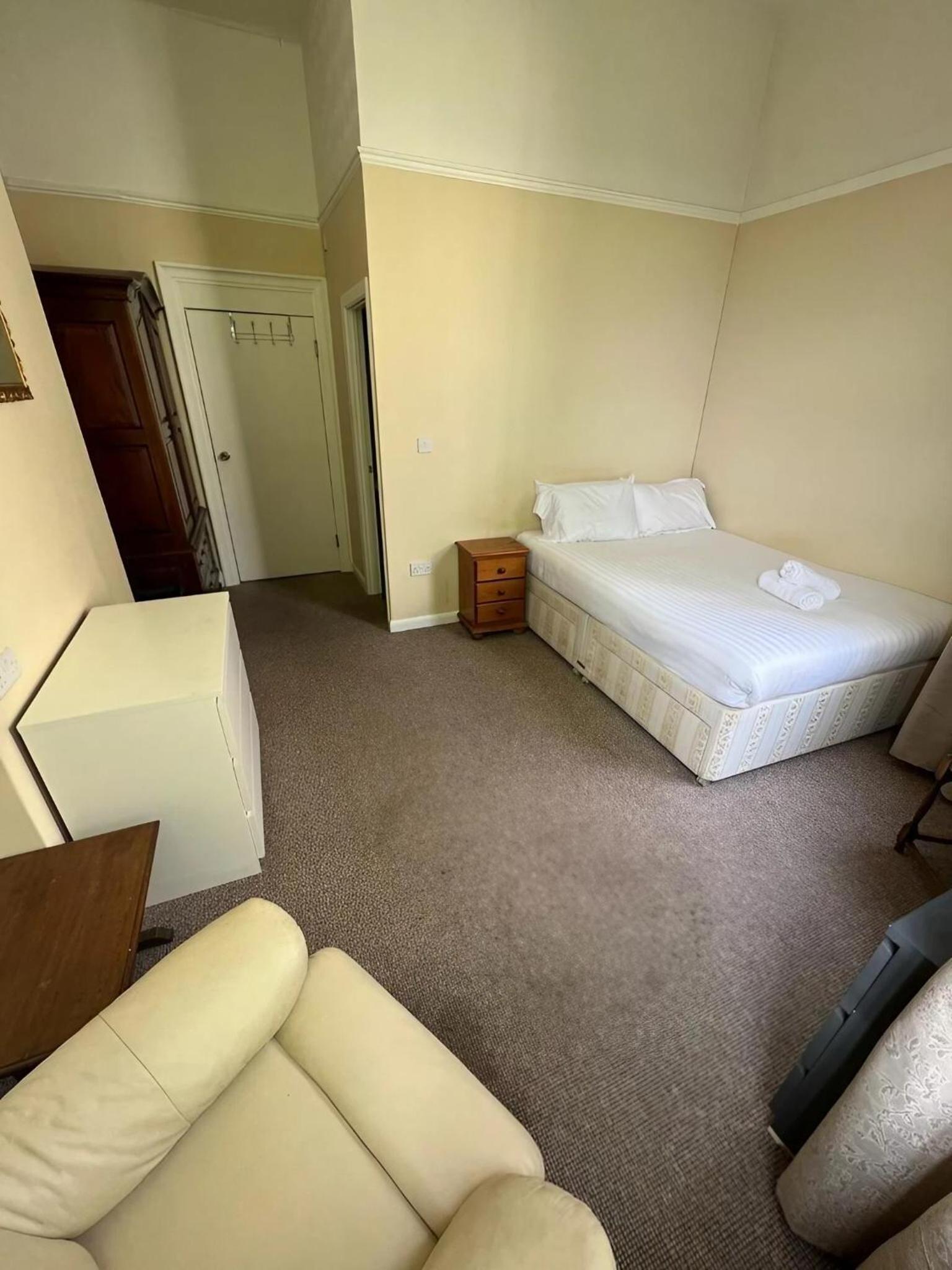 Small Single Room photo 3