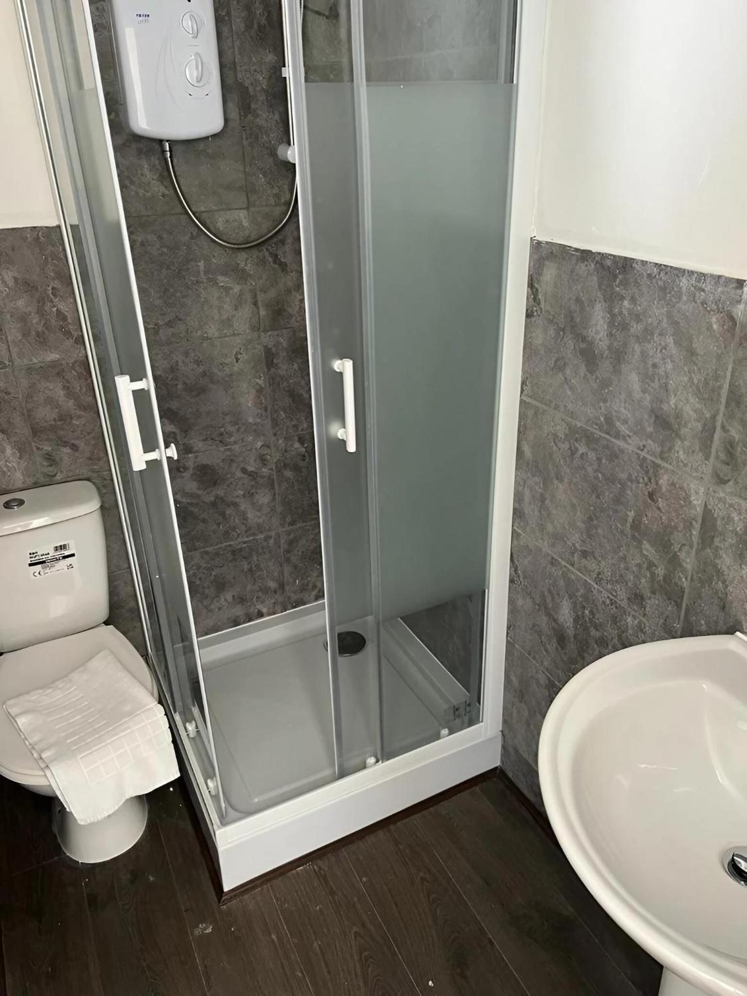 Small Double Room - Photo 4