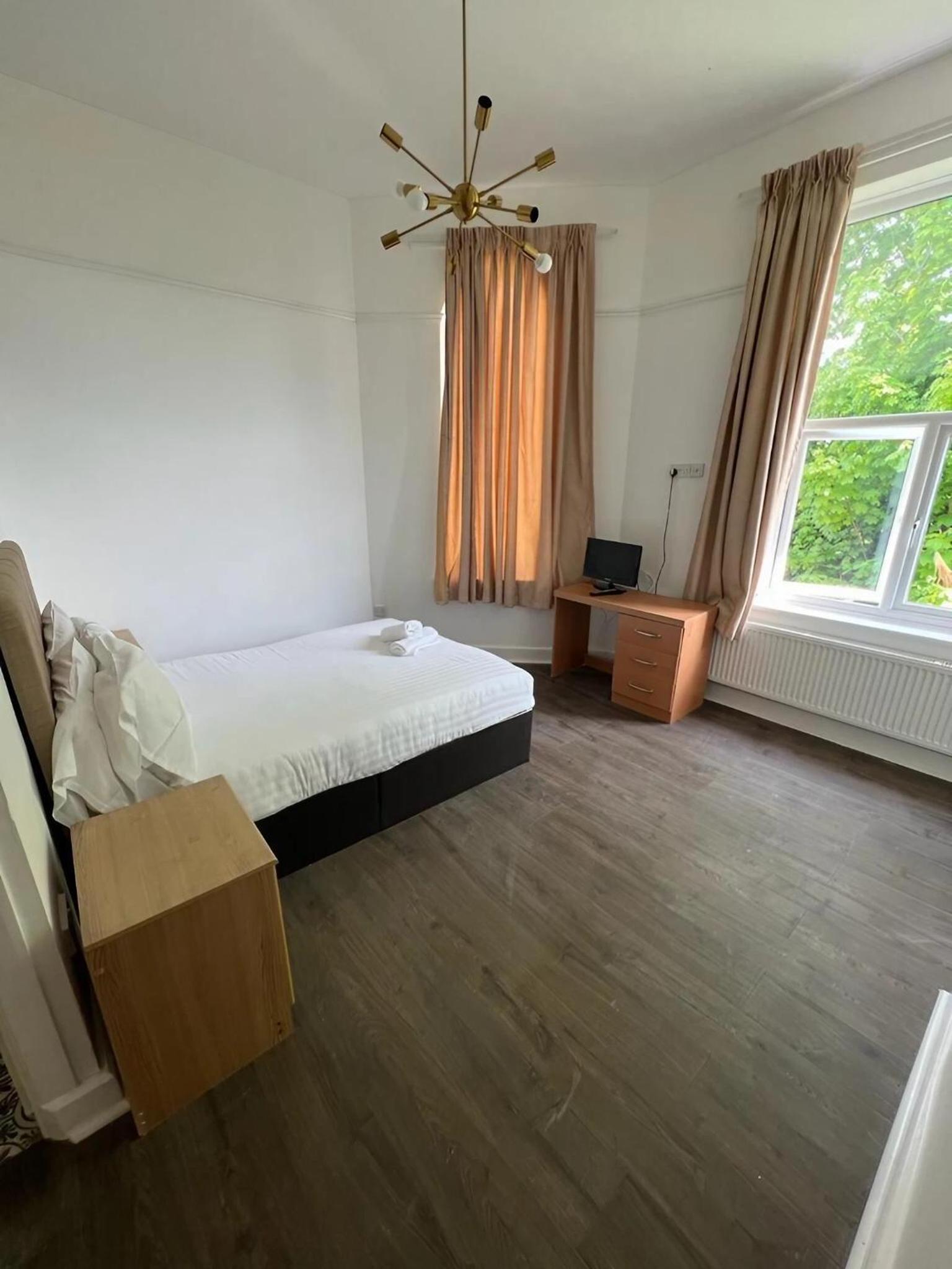 Small Double Room - Photo 5