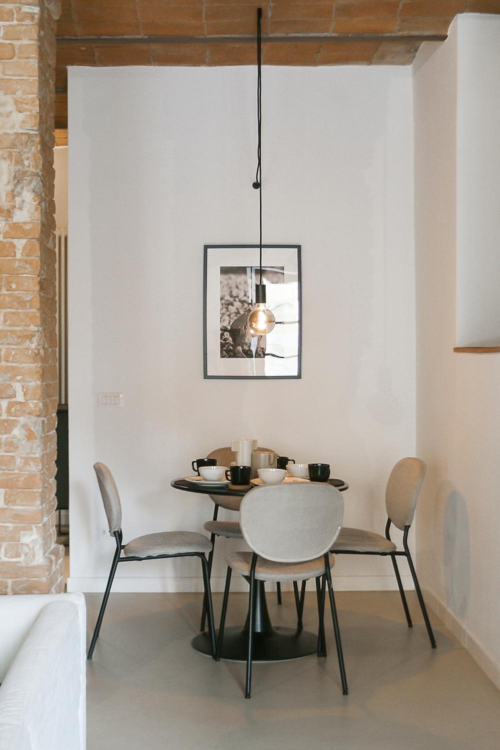 One-Bedroom Loft Apartment  photo 3