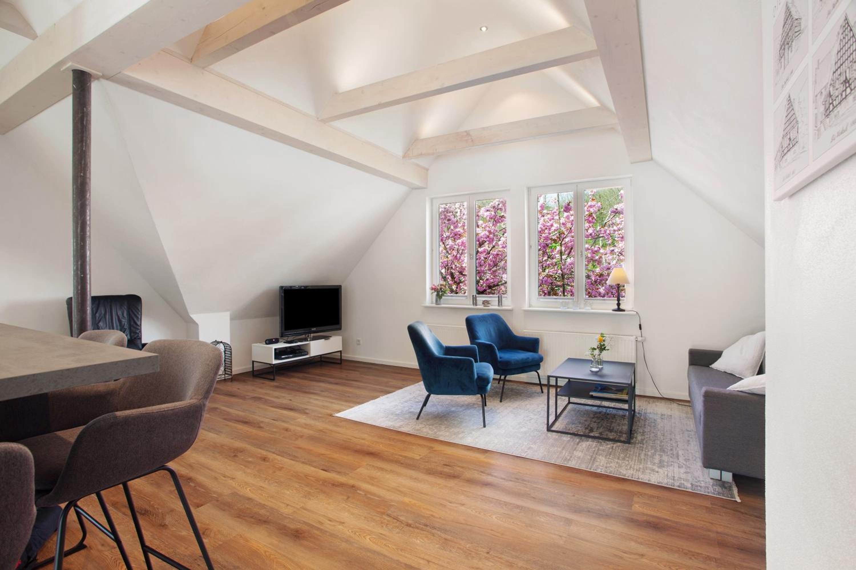 Two-Bedroom Deluxe Apartment with Garden View photo 3