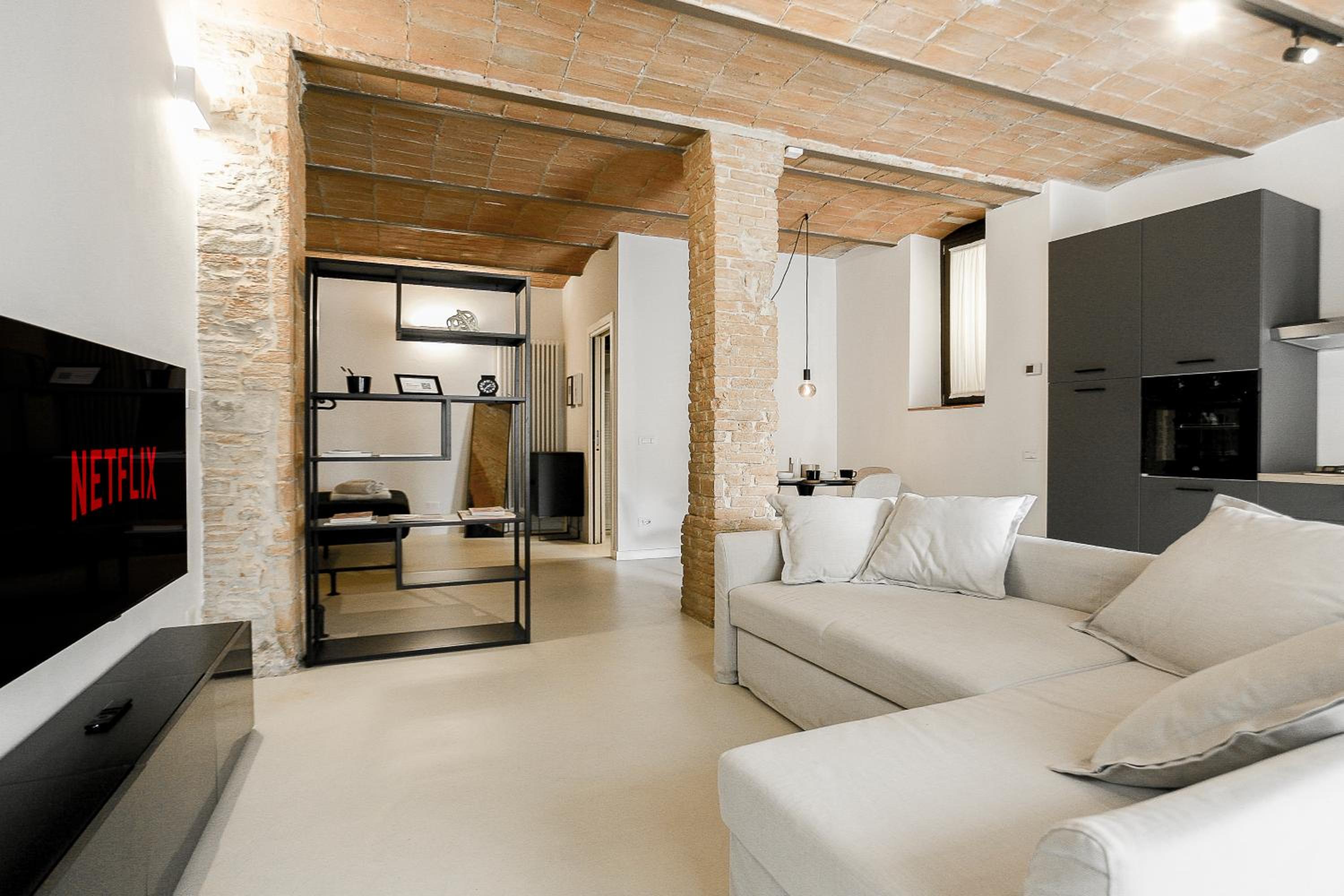 One-Bedroom Loft Apartment  photo 1