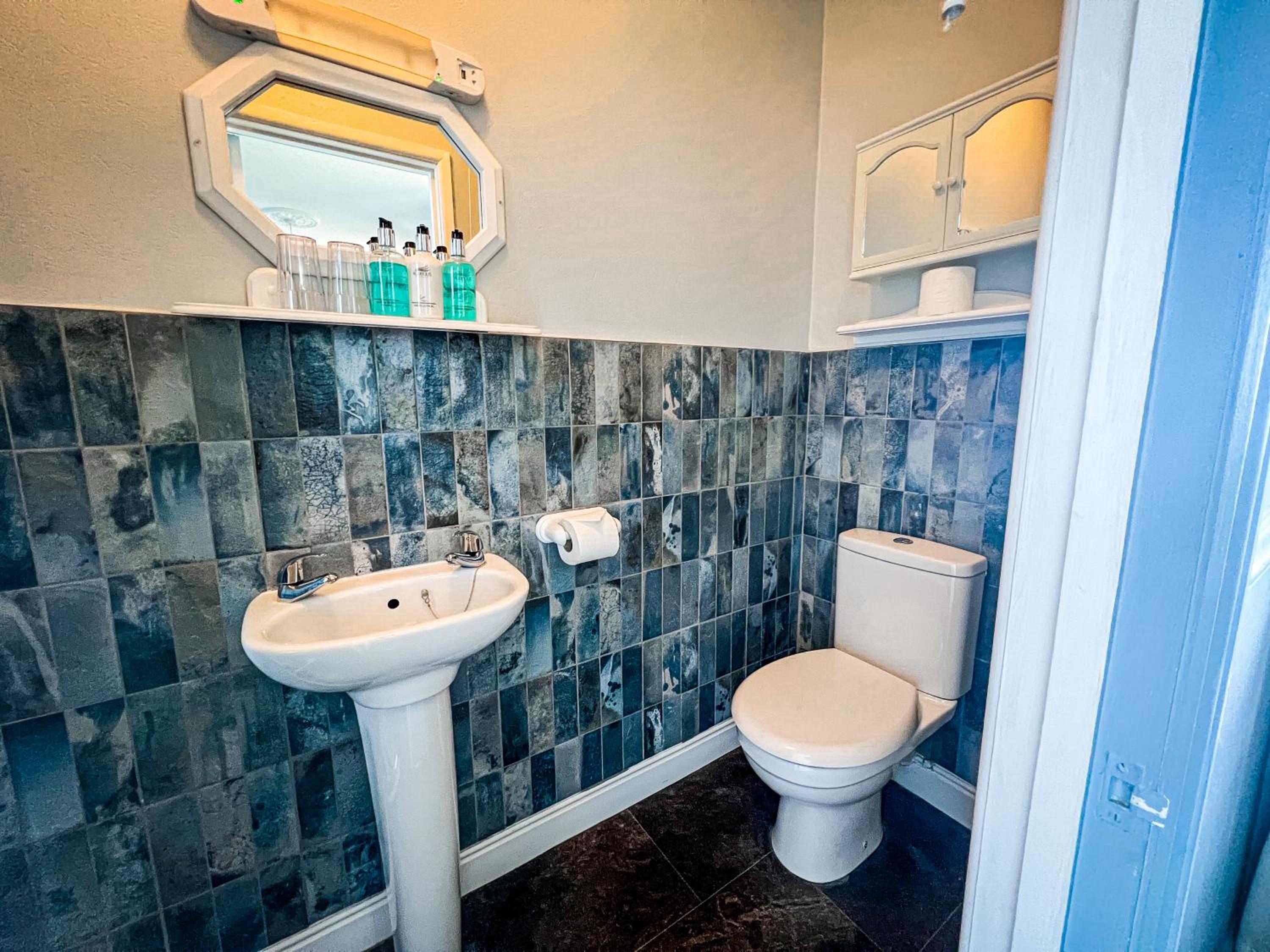 Double Room with Sea View - Photo 5