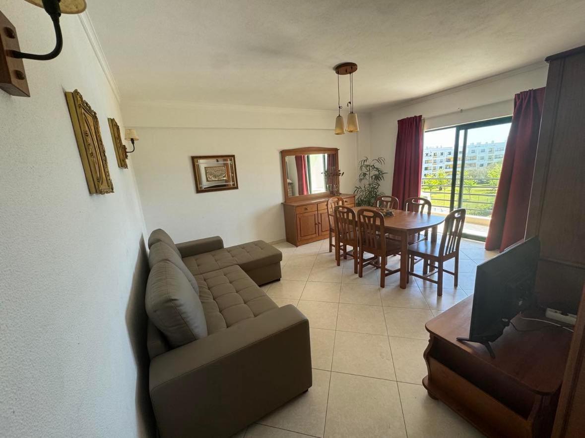 One-Bedroom Apartment with Pool View photo 1
