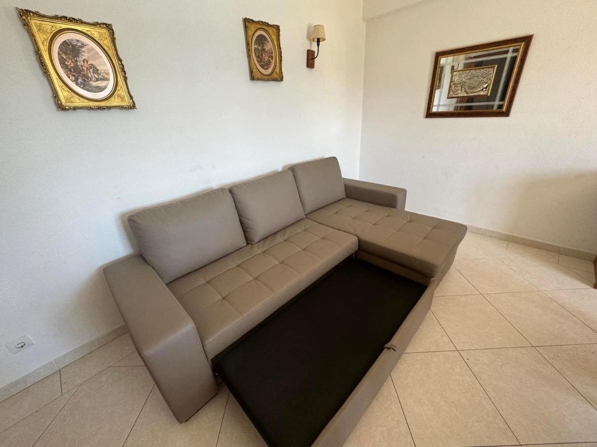 One-Bedroom Apartment with Pool View photo 2