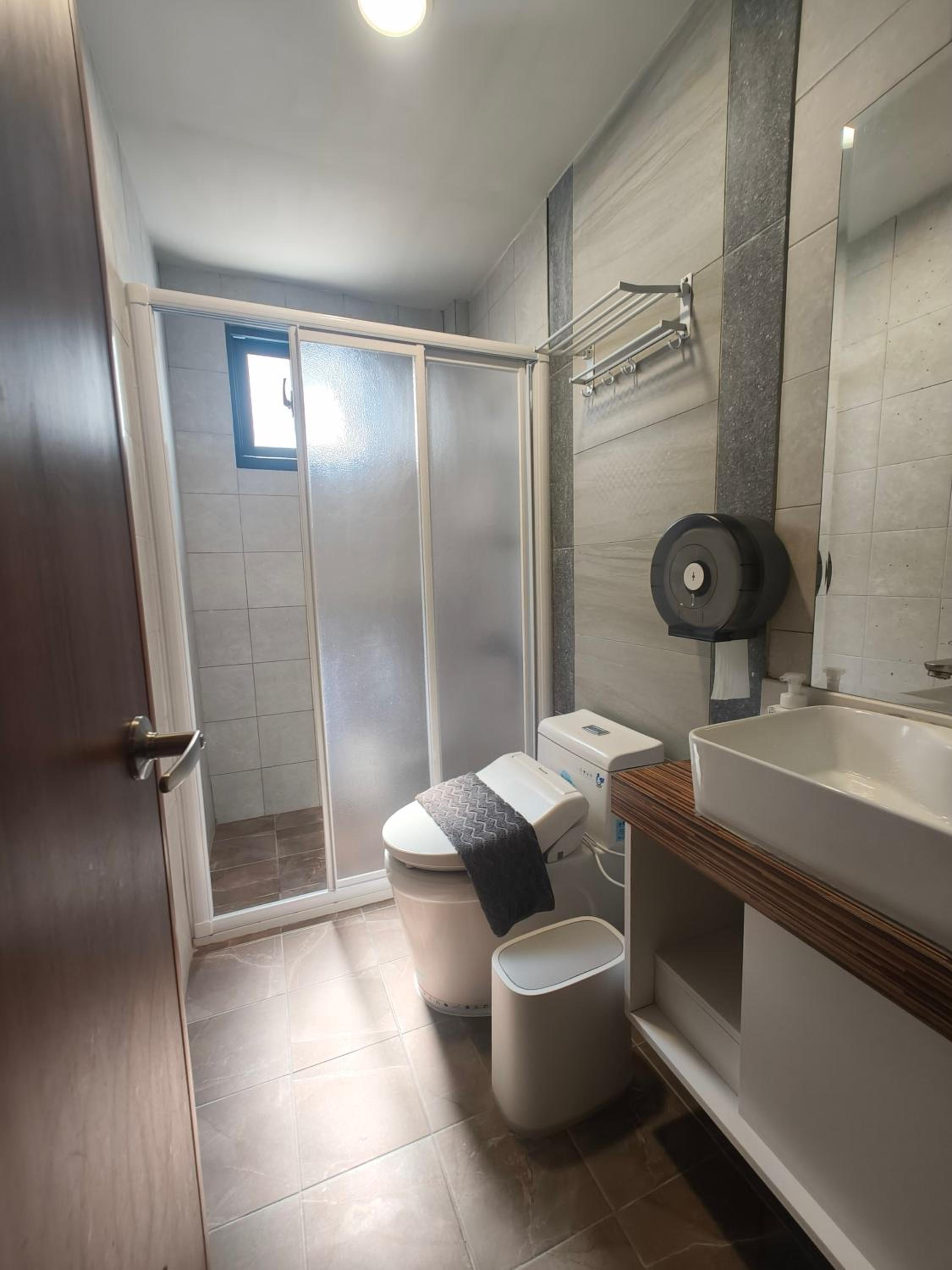 Quadruple Room with Private Bathroom photo 3