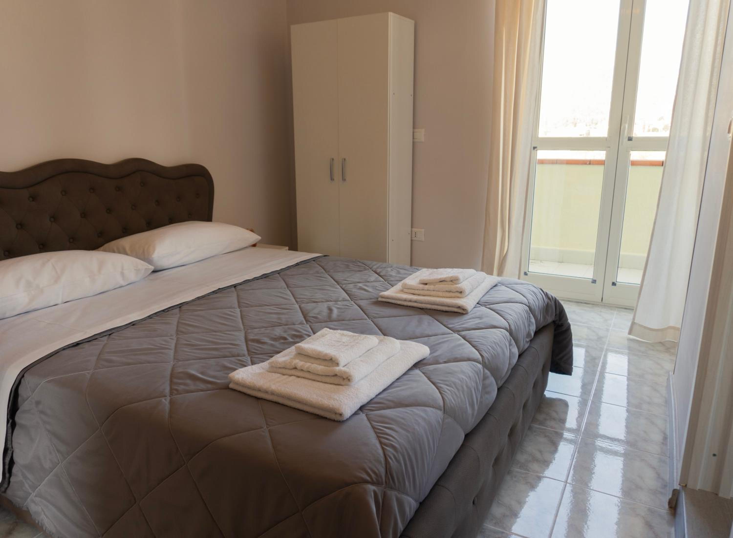 Double Room with Private Bathroom photo 3