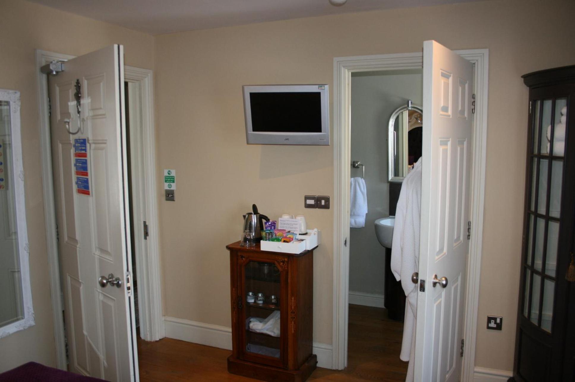 Deluxe Double Room with Shower - Photo 2