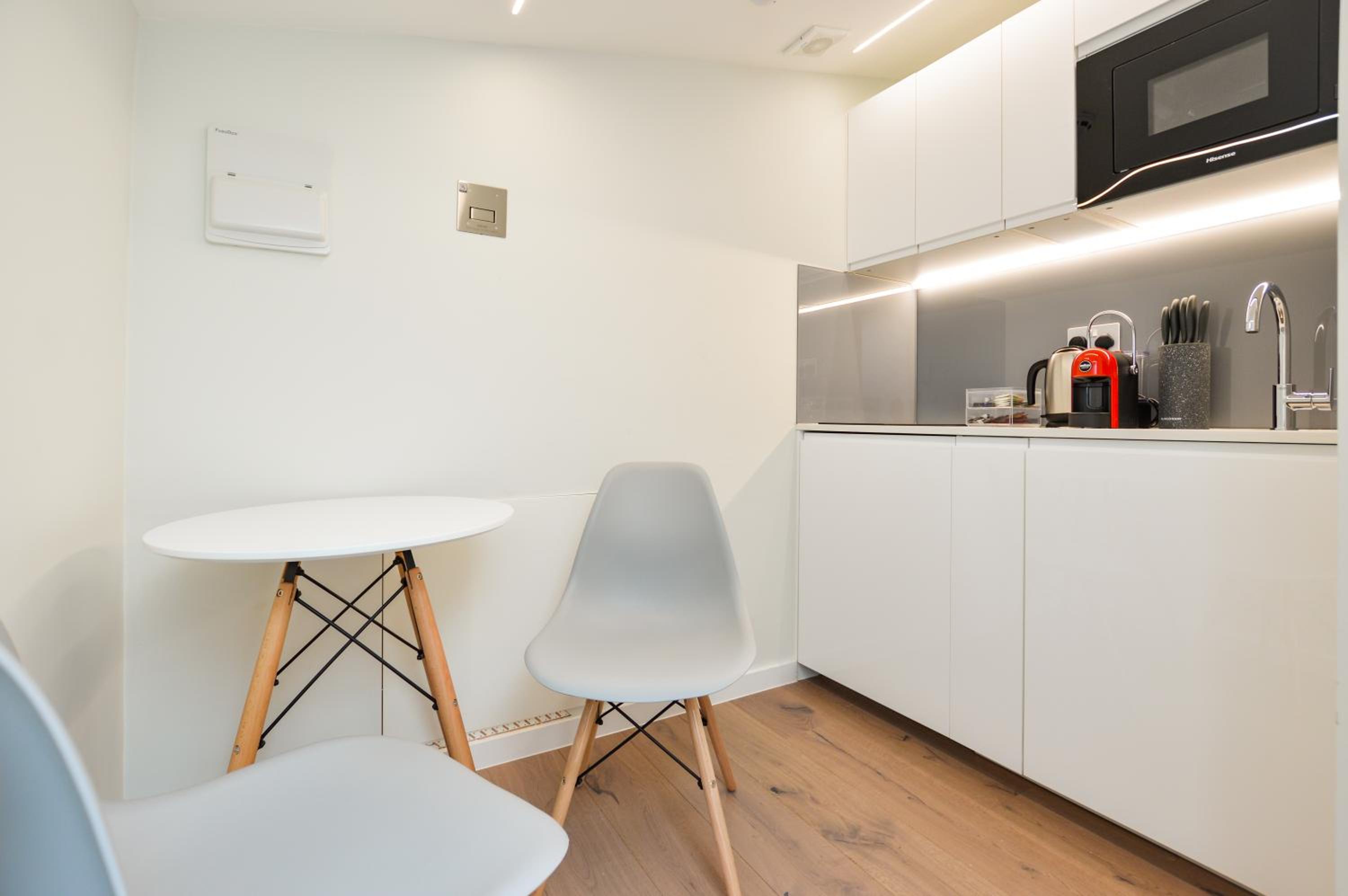 Small Top Floor 1 Bedroom Apartment photo 3