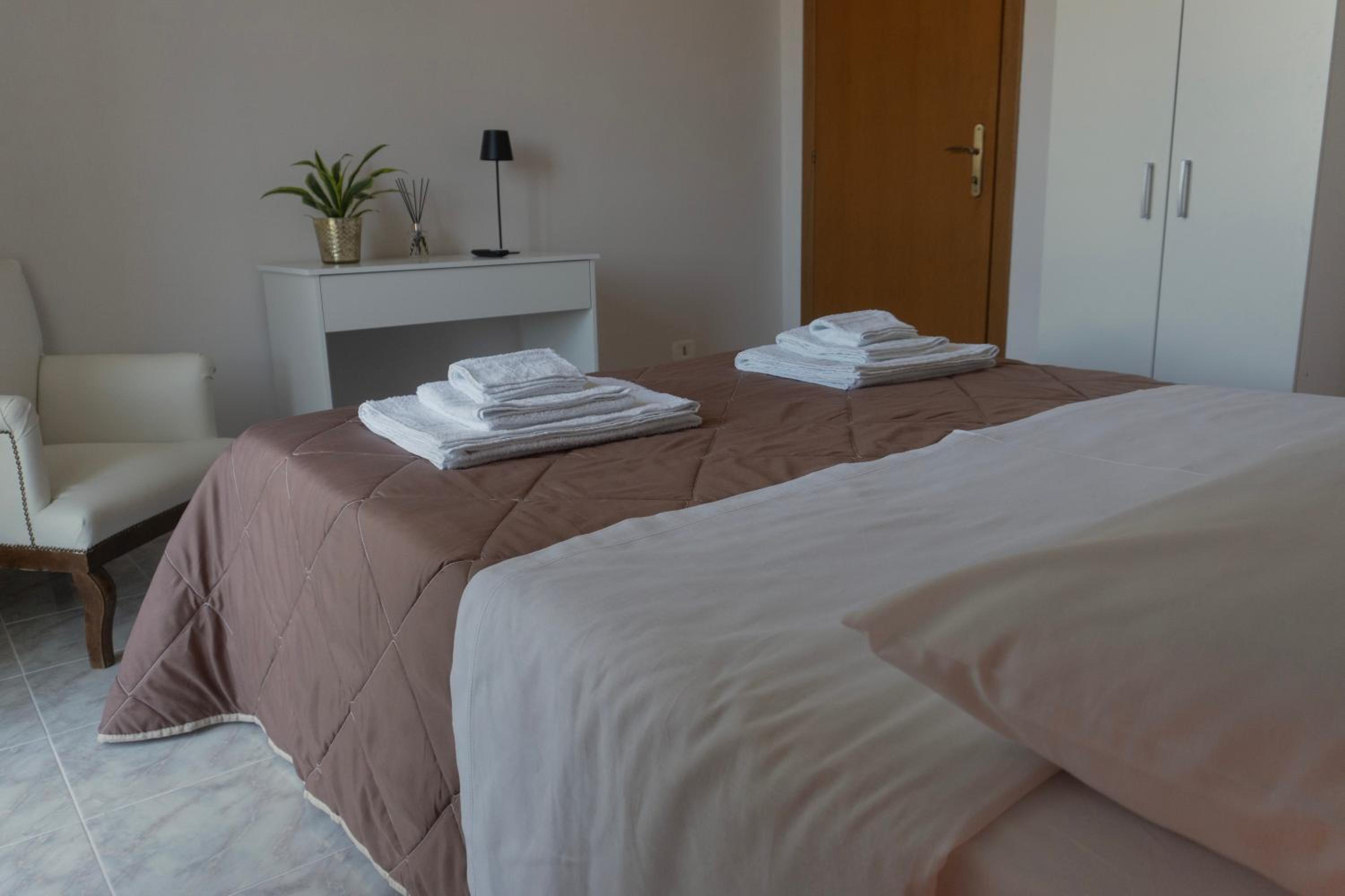 Double Room with Private External Bathroom photo 1