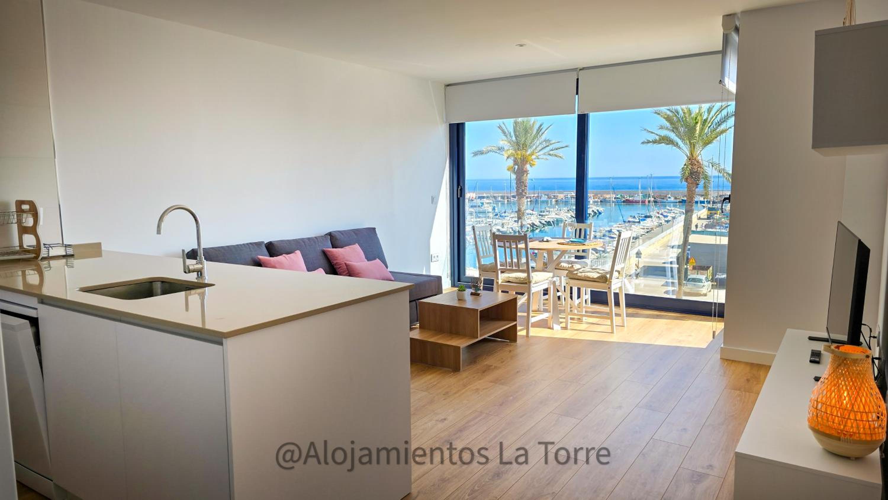 Apartamento de lujo de una habitación con vista al puerto