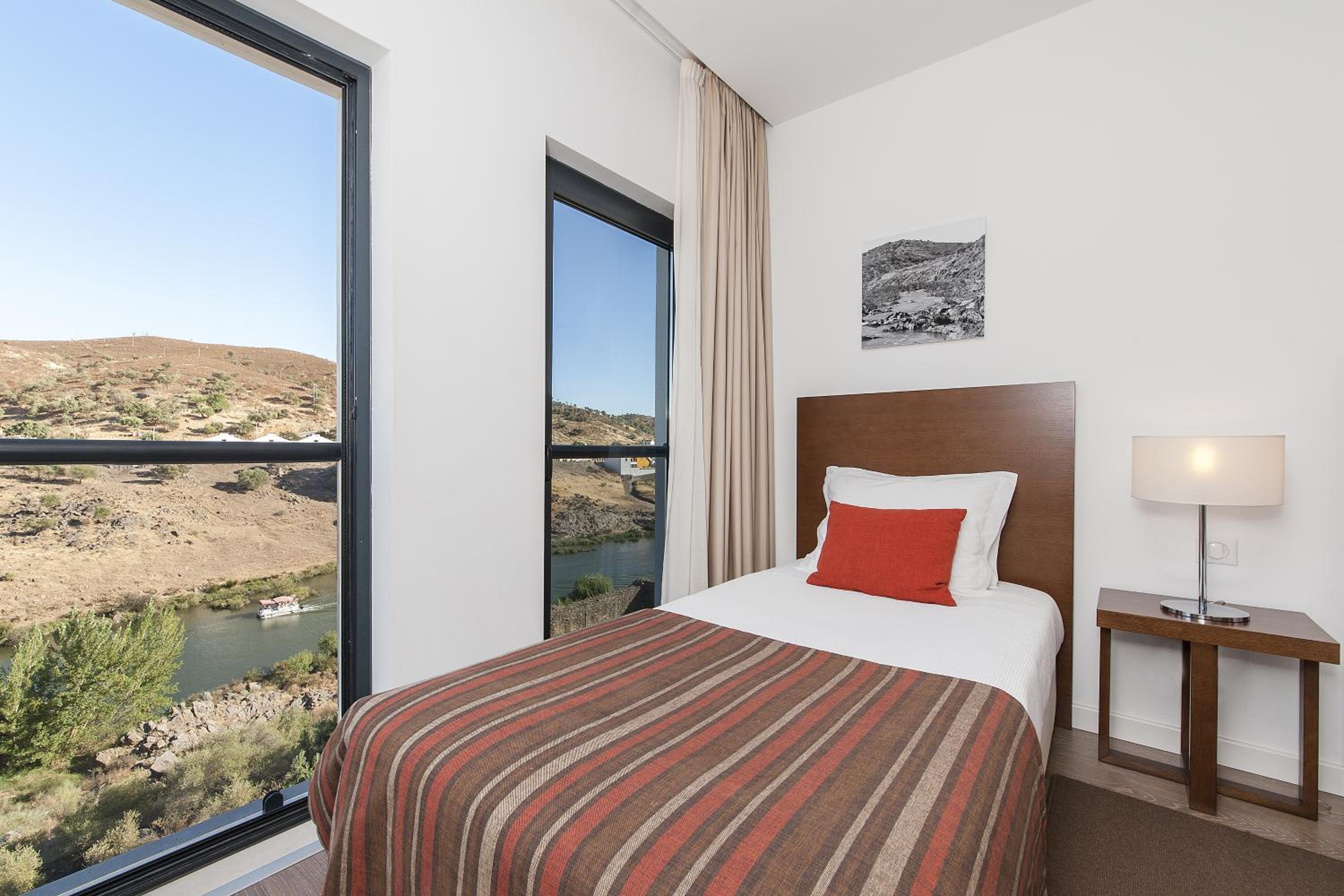 Twin Room with Extra Bed - Photo 4
