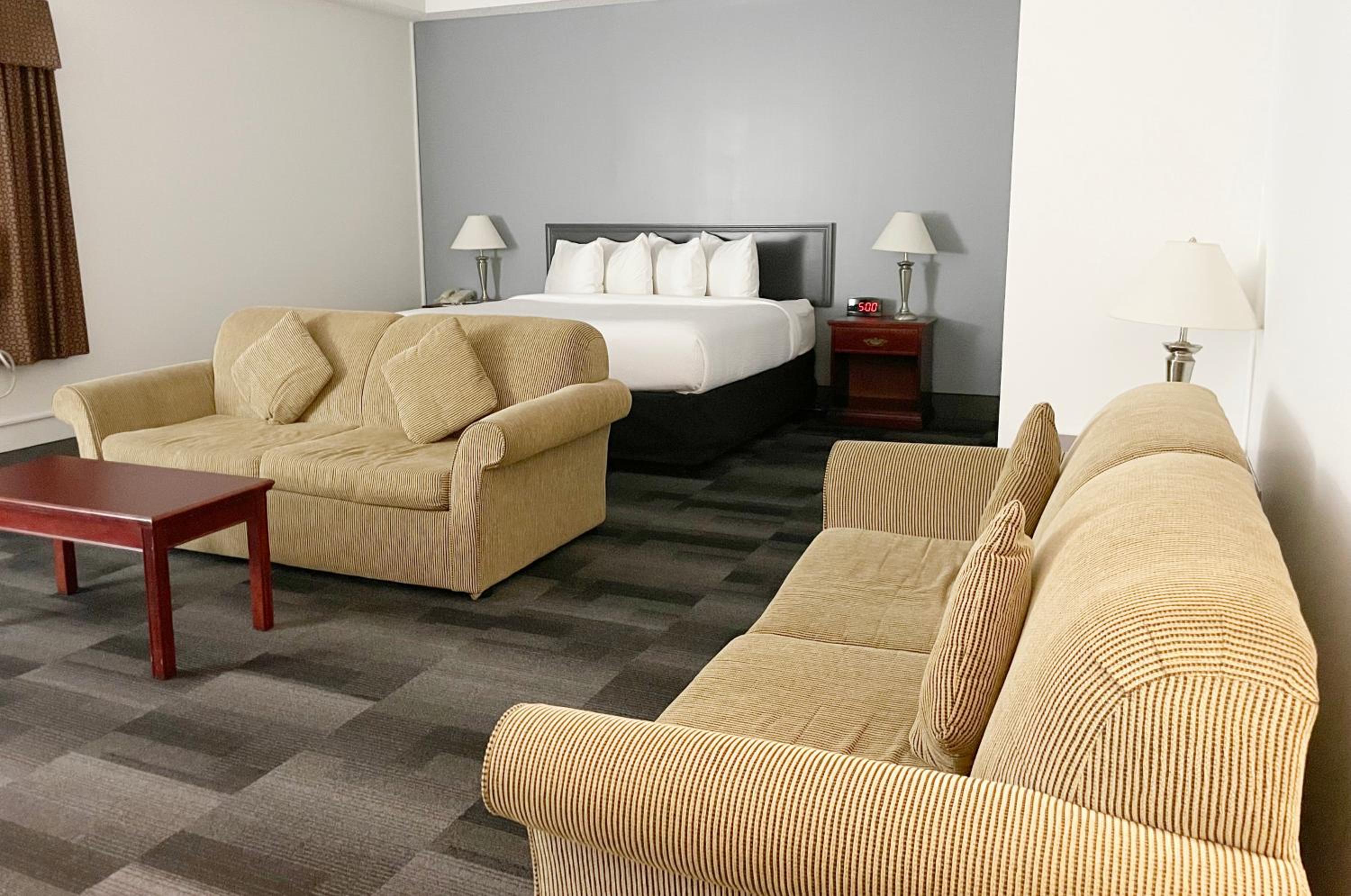 Superior King Room - Non-Smoking - Photo 4