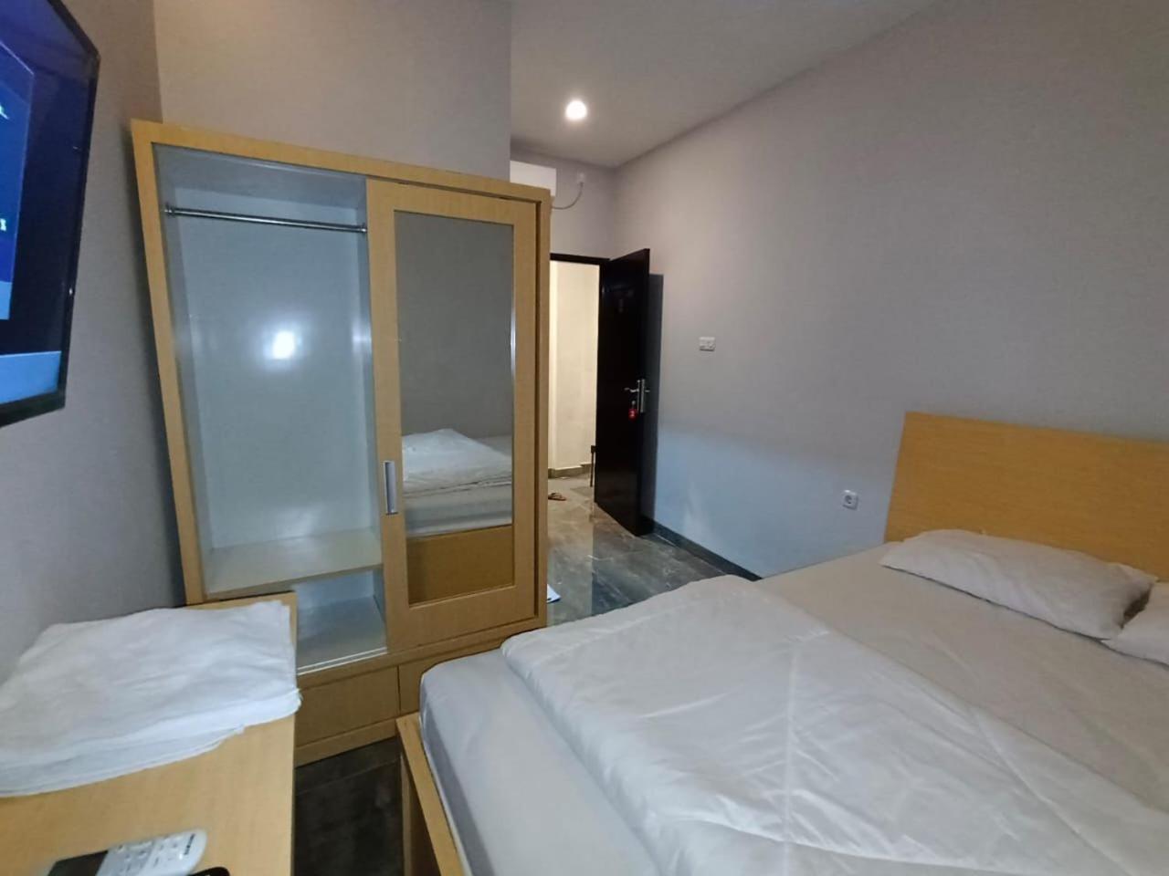 Deluxe Double Room (2 Adults + 1 Child) photo 2