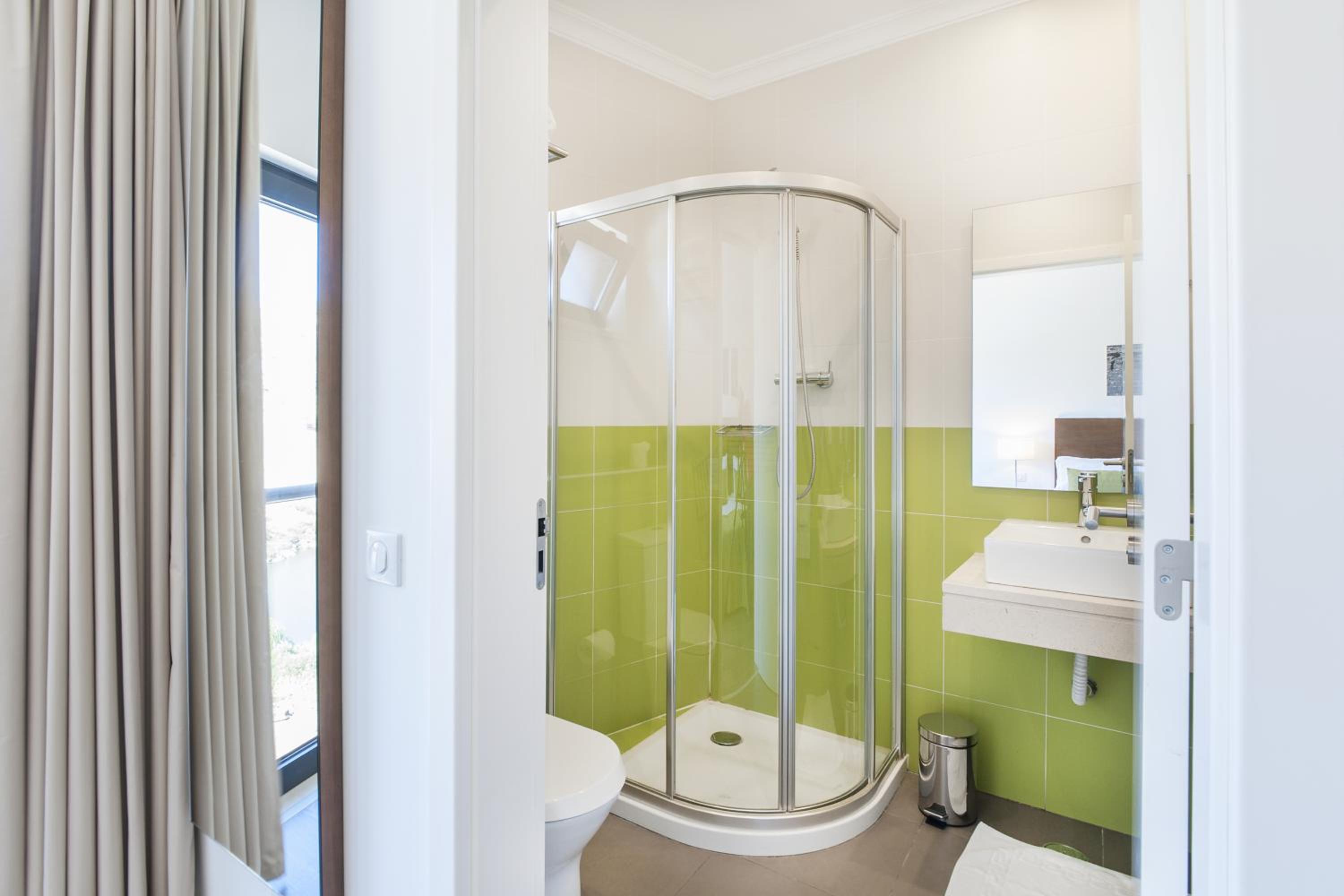 Double or Twin Room with River View - Photo 7