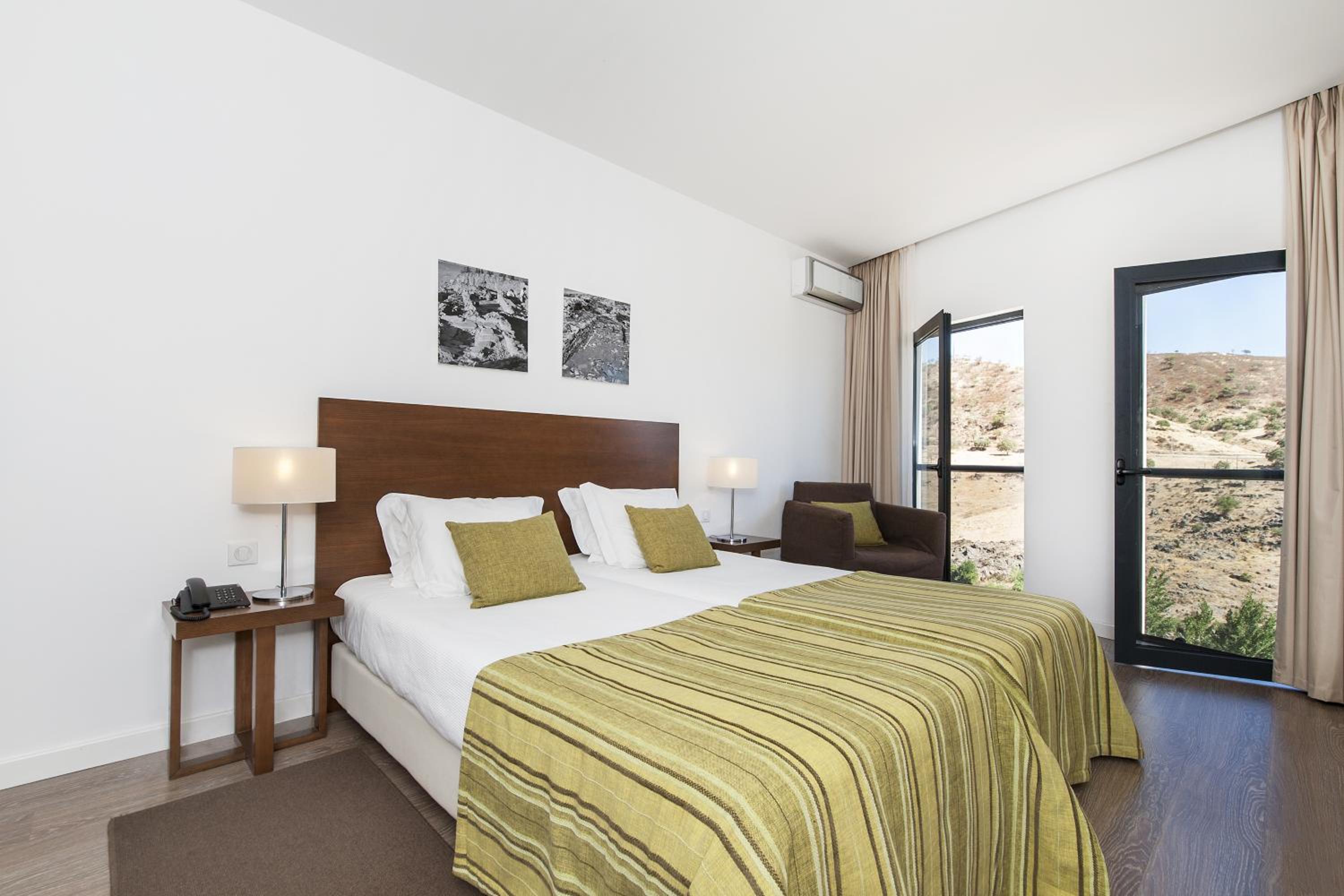 Double or Twin Room with River View - Photo 3