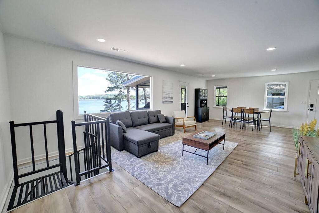 Three-Bedroom House photo 2