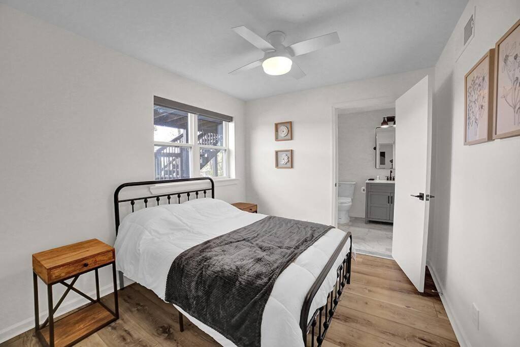 Three-Bedroom House photo 3