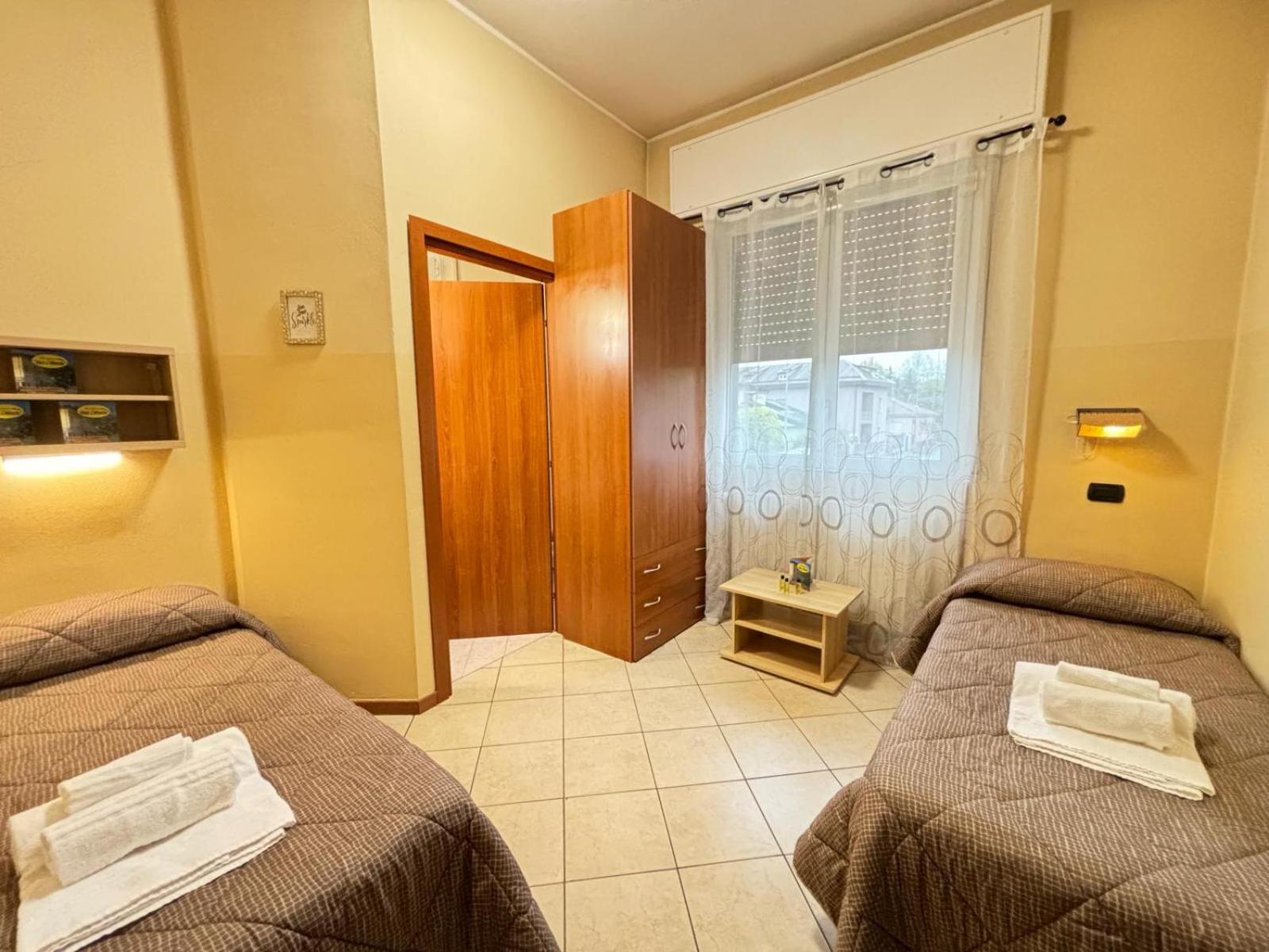 Twin Room - Photo 1