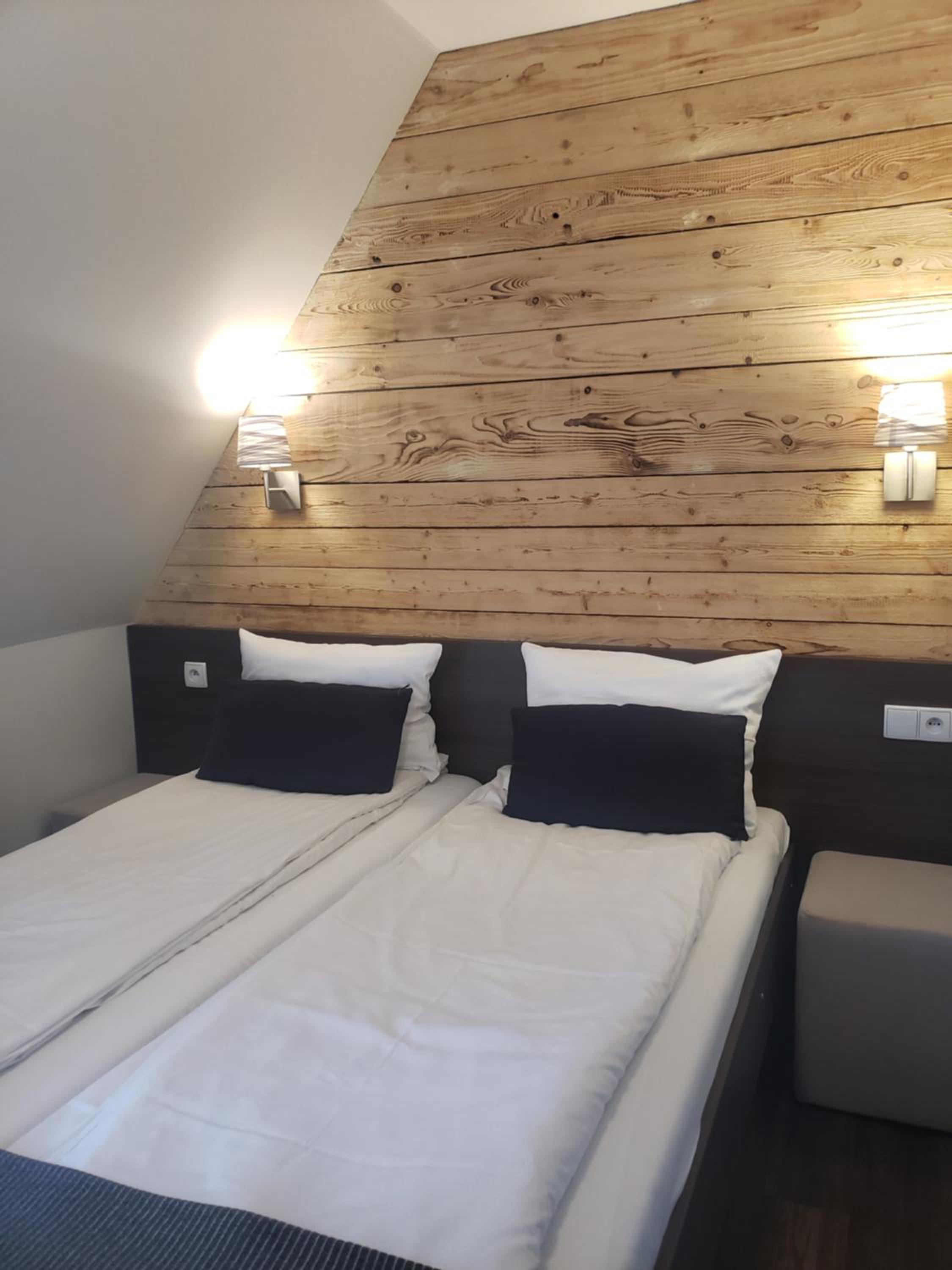 Deluxe Junior Suite (3 Guests) - Photo 10