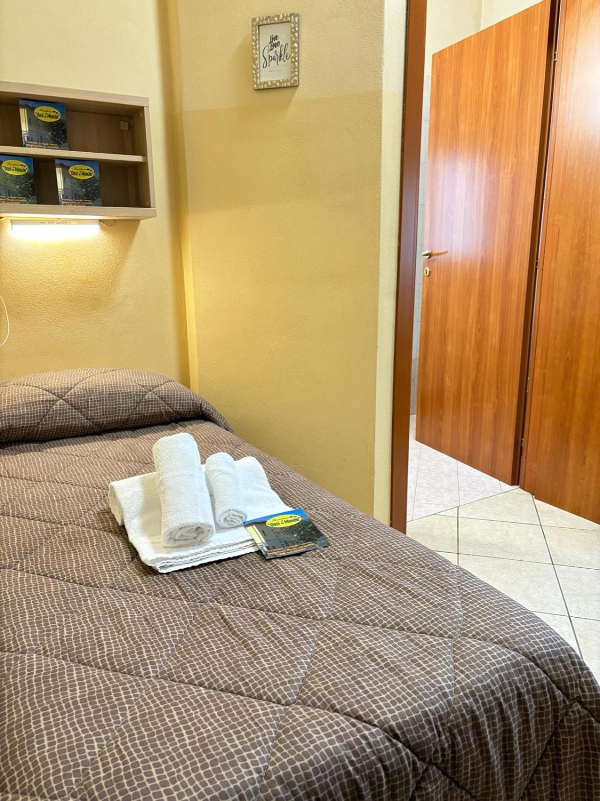 Twin Room - Photo 8