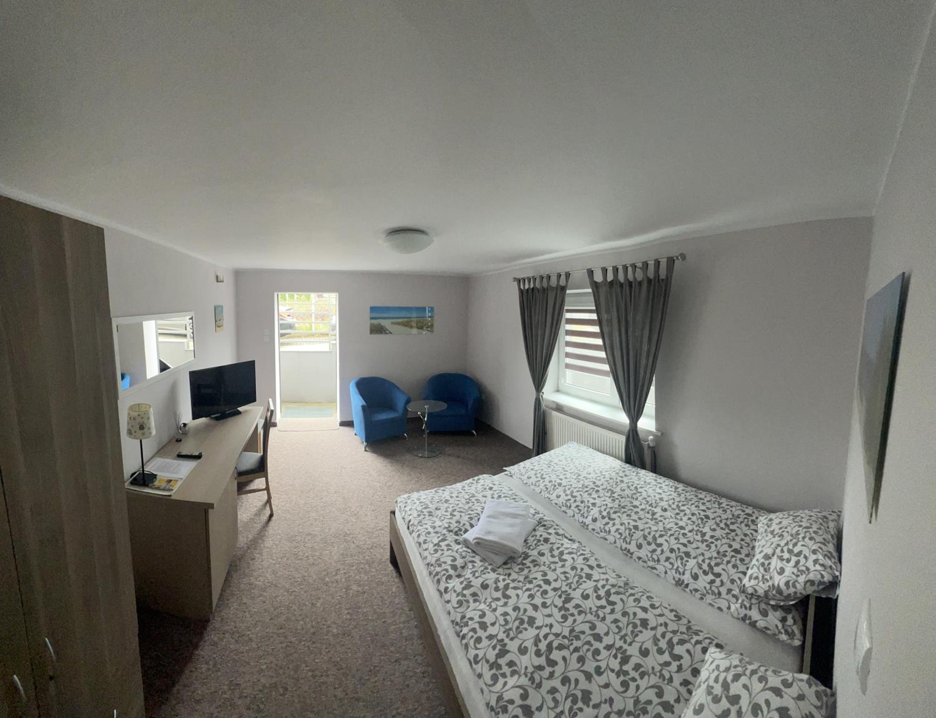 (19) Double Room with Kitchen and Private Entrance photo 1