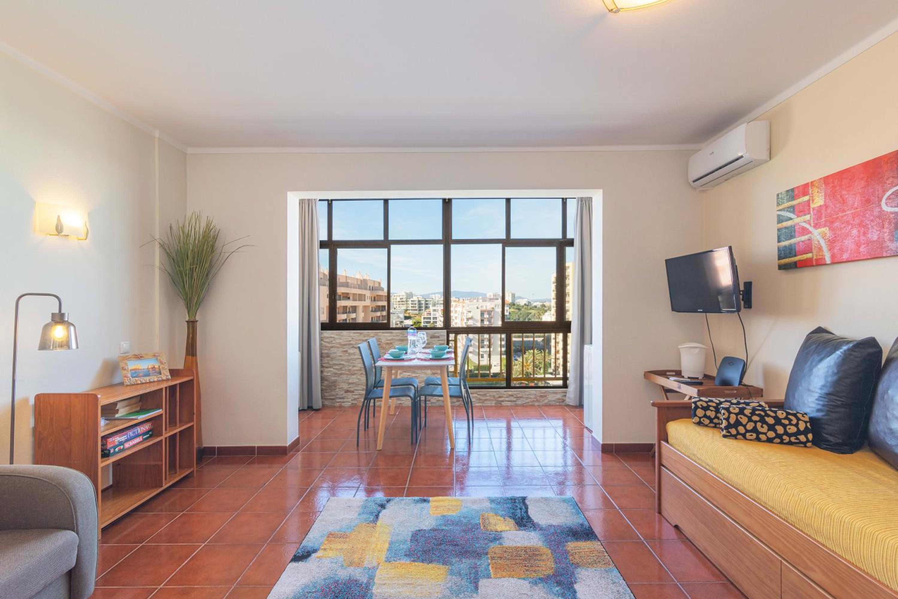 Superior One-Bedroom Apartment