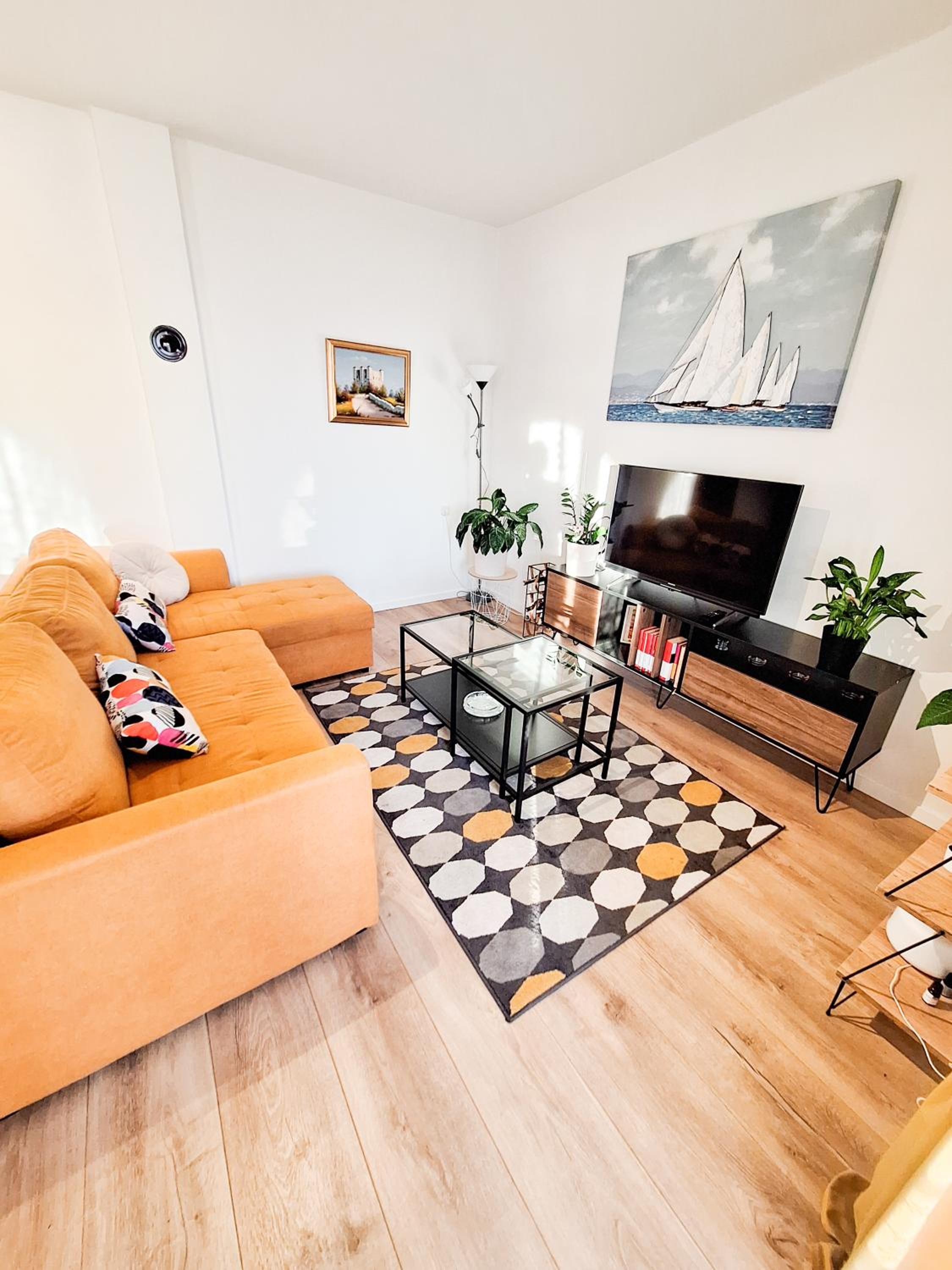 Three-Bedroom Apartment - Photo 15