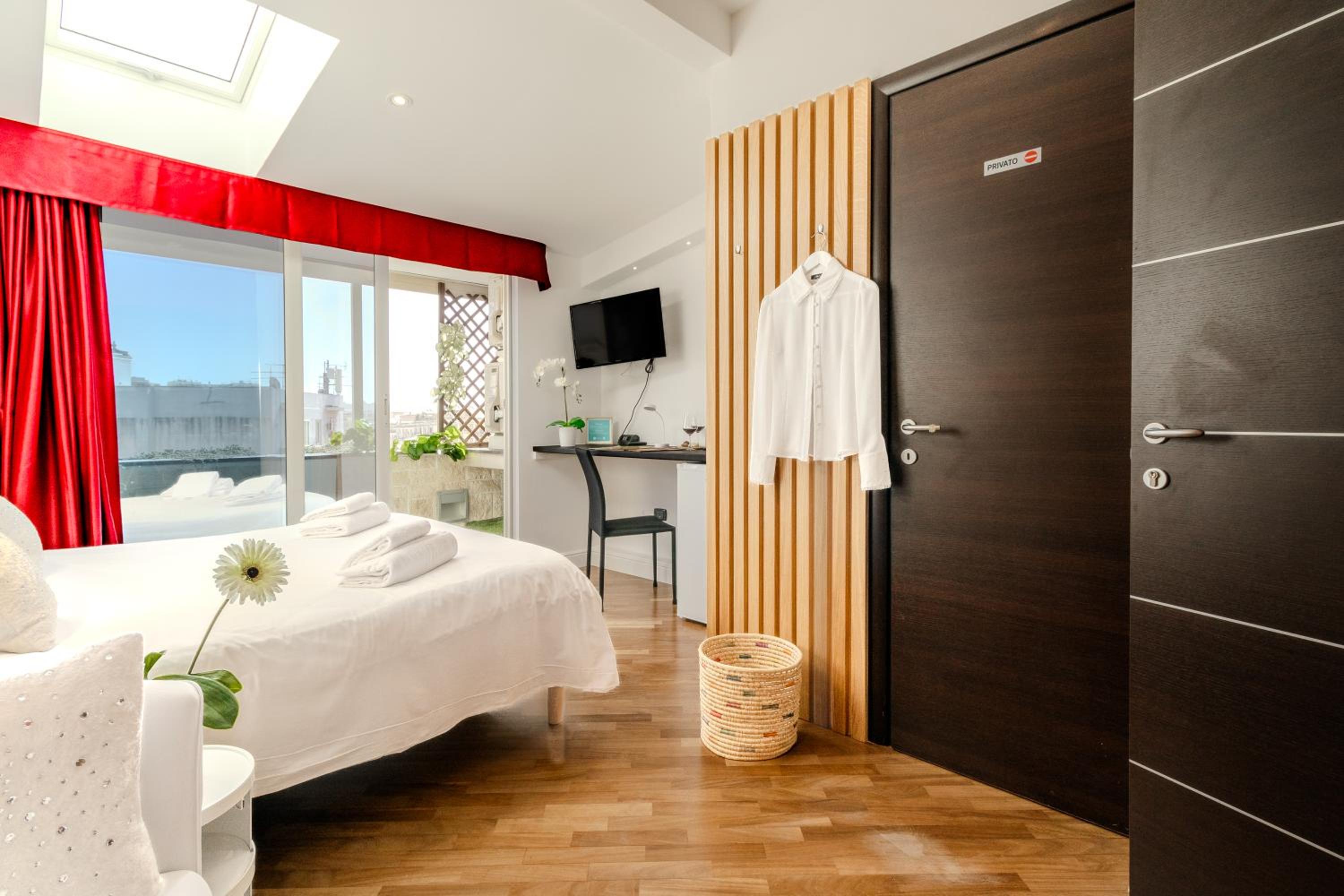 Double Room with Balcony photo 3