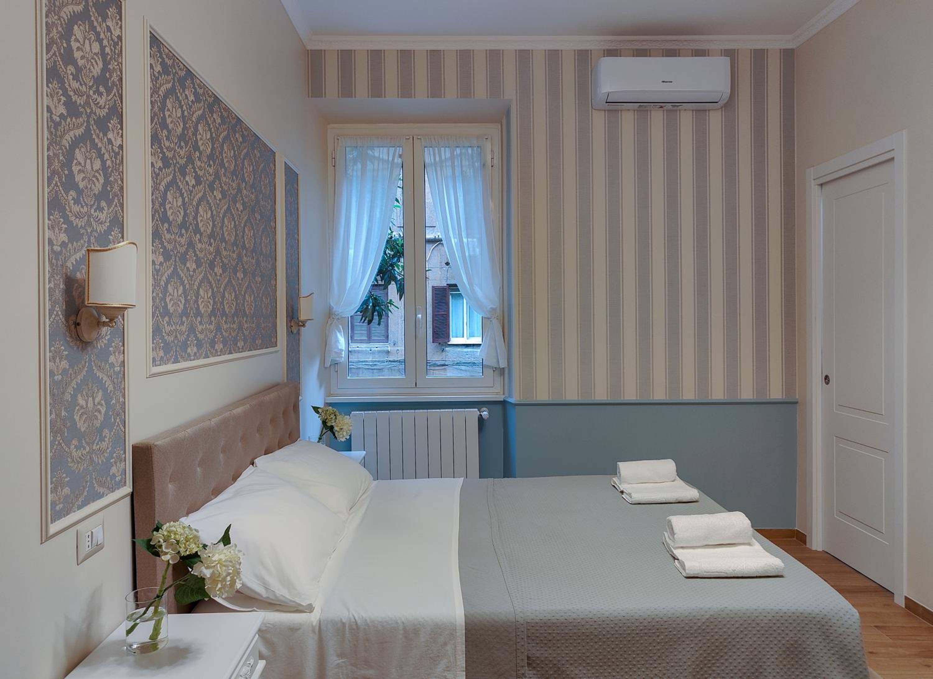Double Room with Private Bathroom photo 3