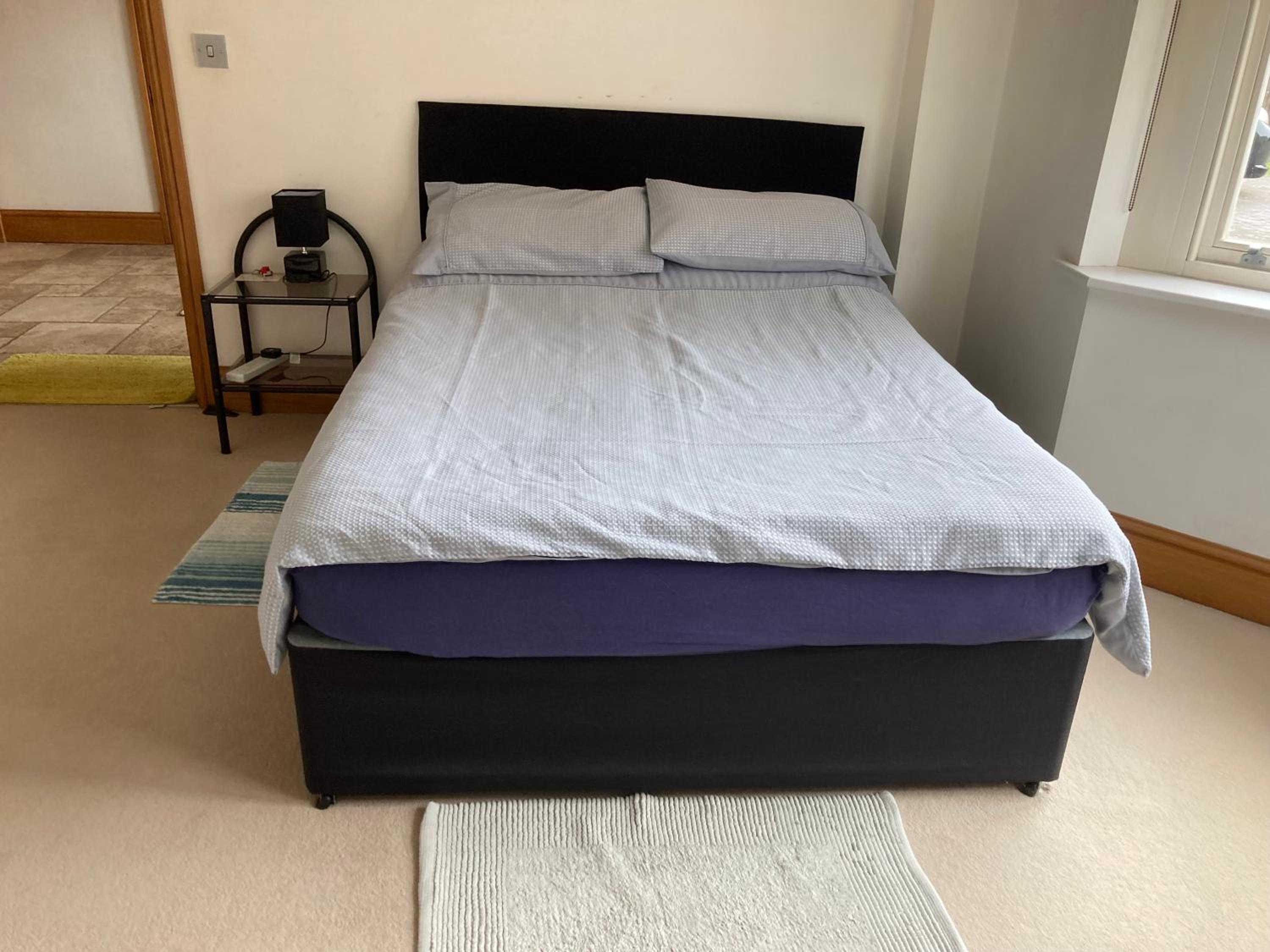 Double Room with Shared Bathroom photo 2