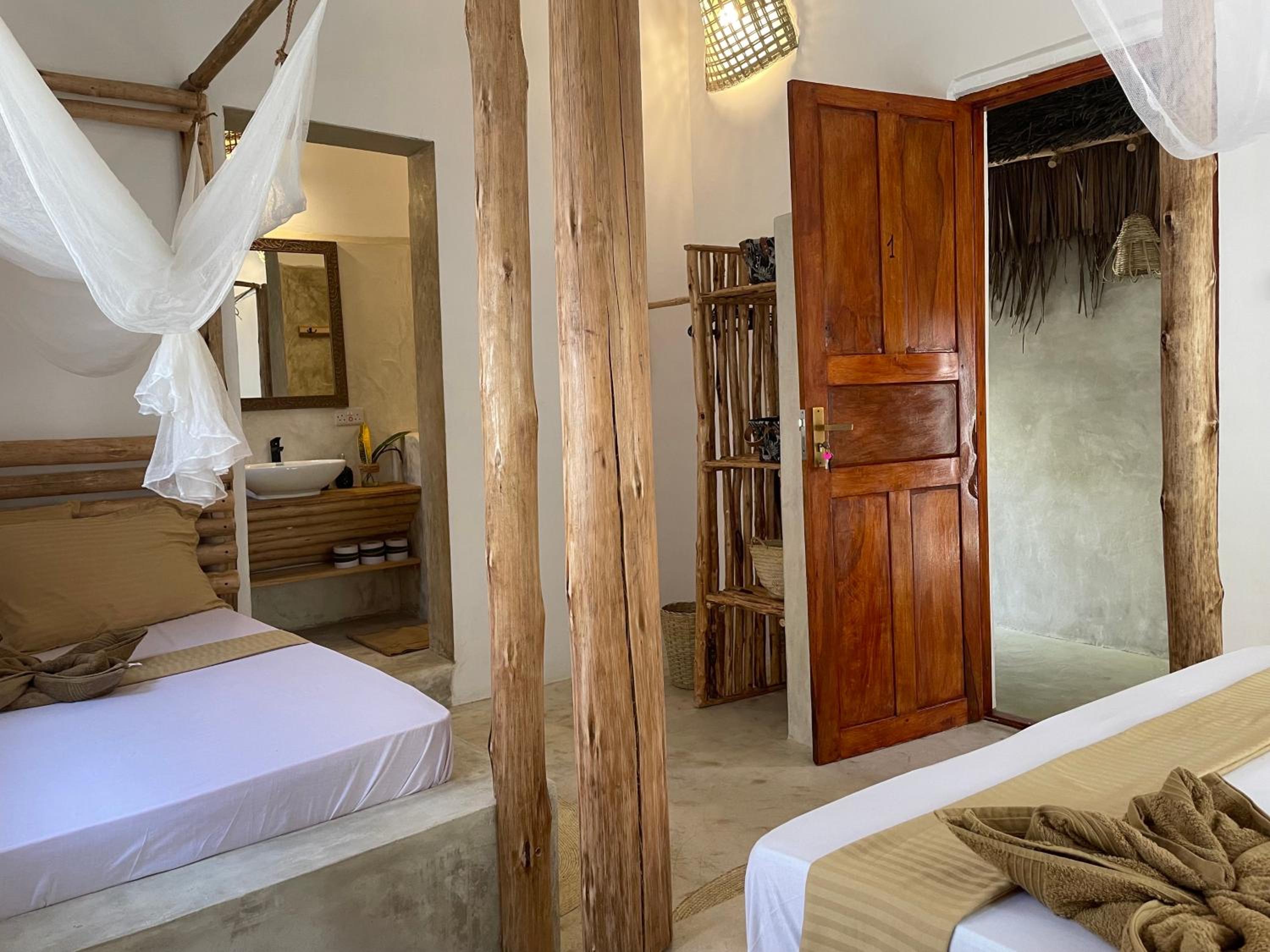 Triple Room with Private Bathroom photo 3