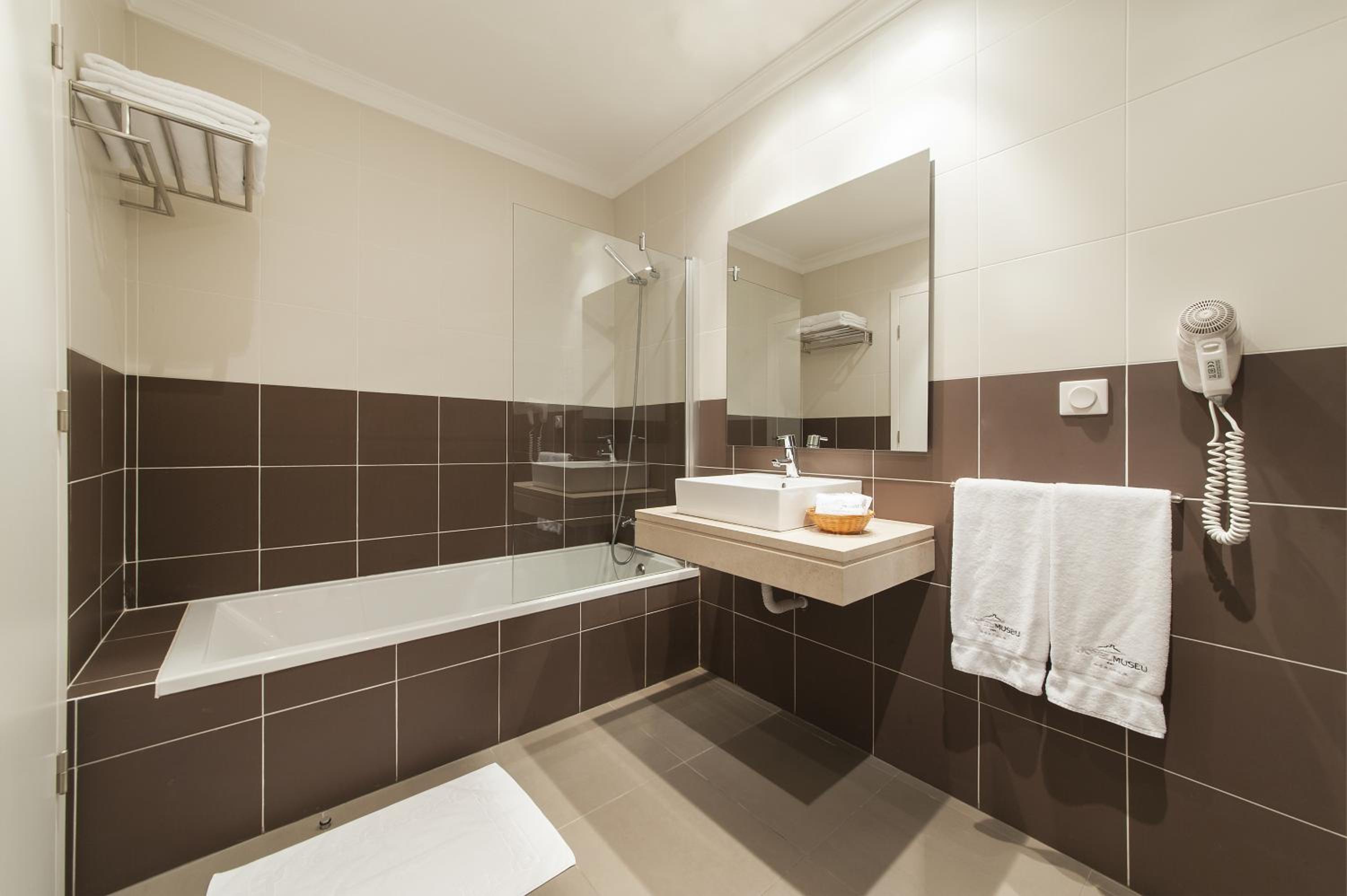 Standard Double Room - Photo 5