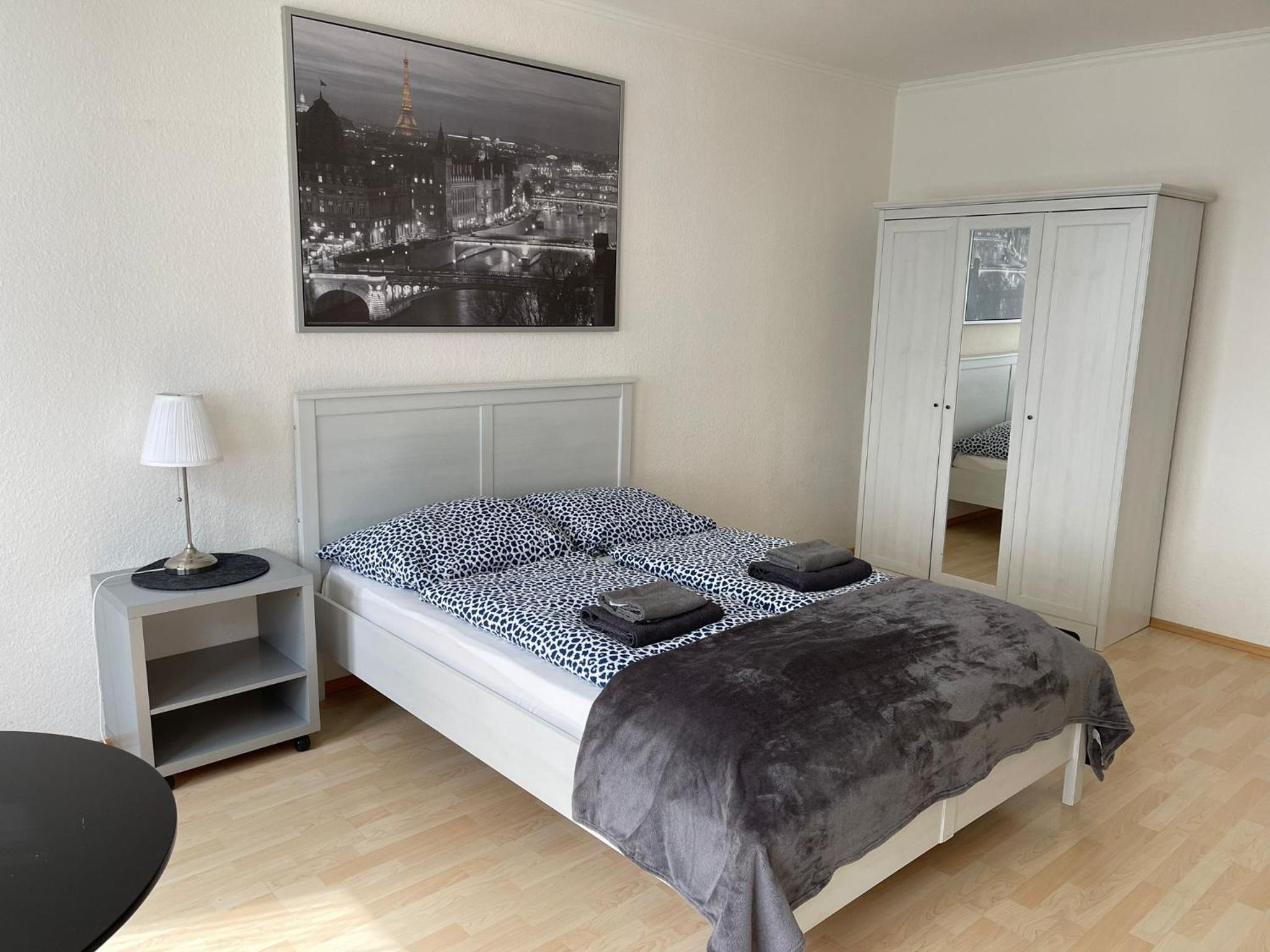 One-Bedroom Apartment - Photo 3
