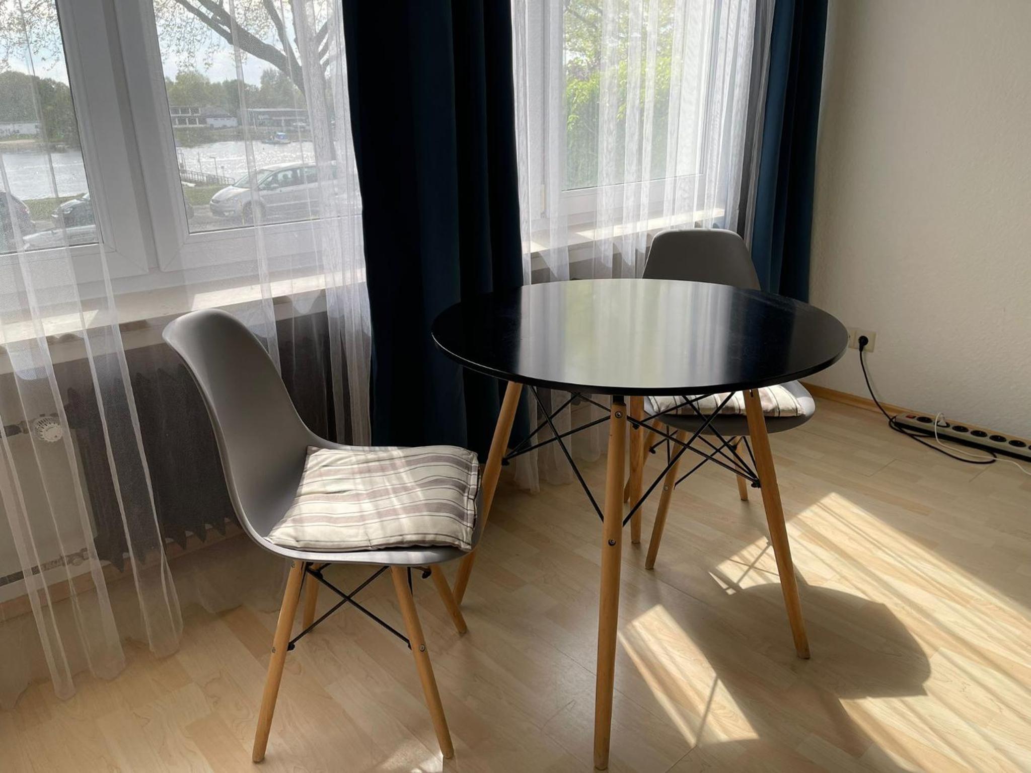 One-Bedroom Apartment - Photo 2