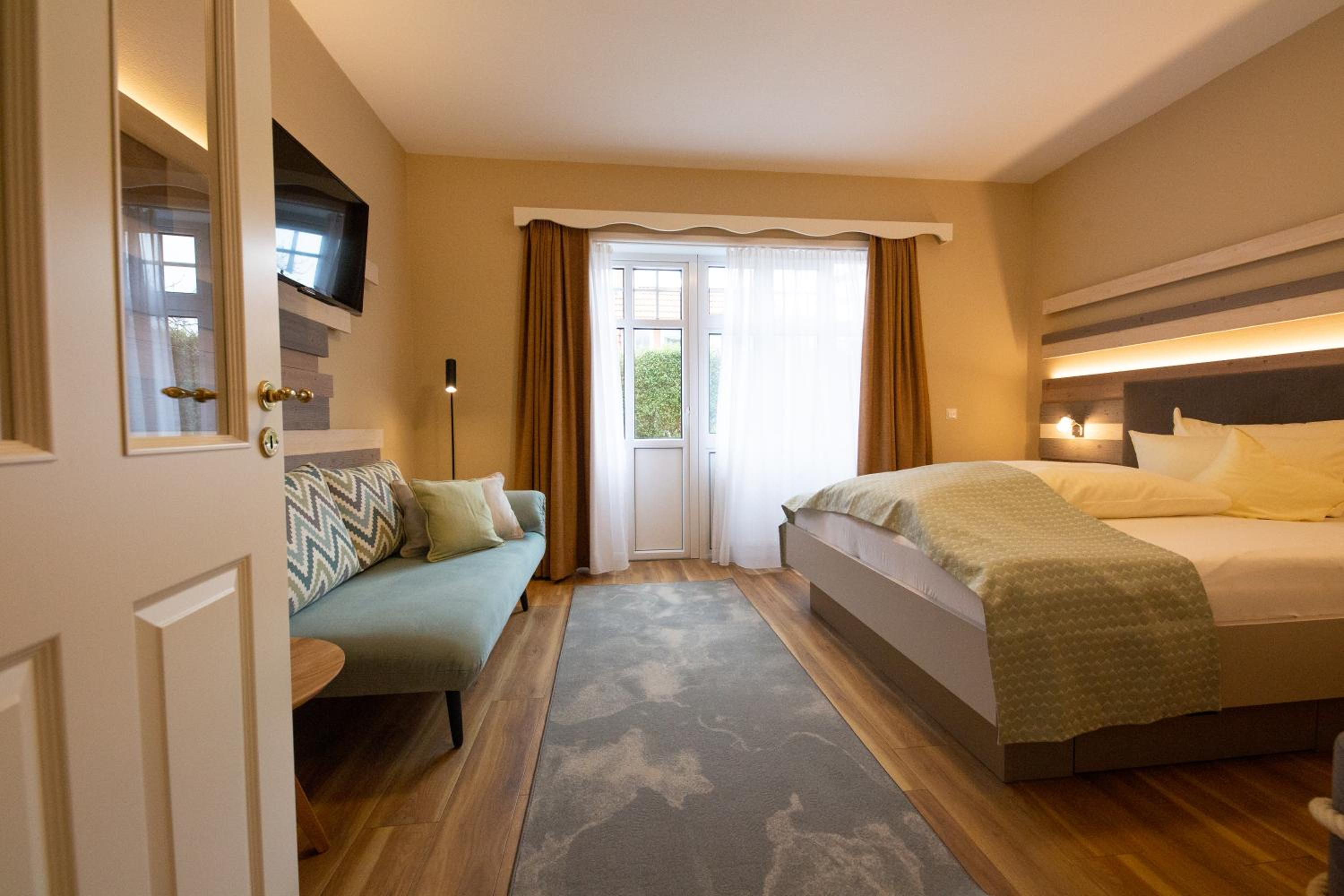 Budget Double Room photo 3