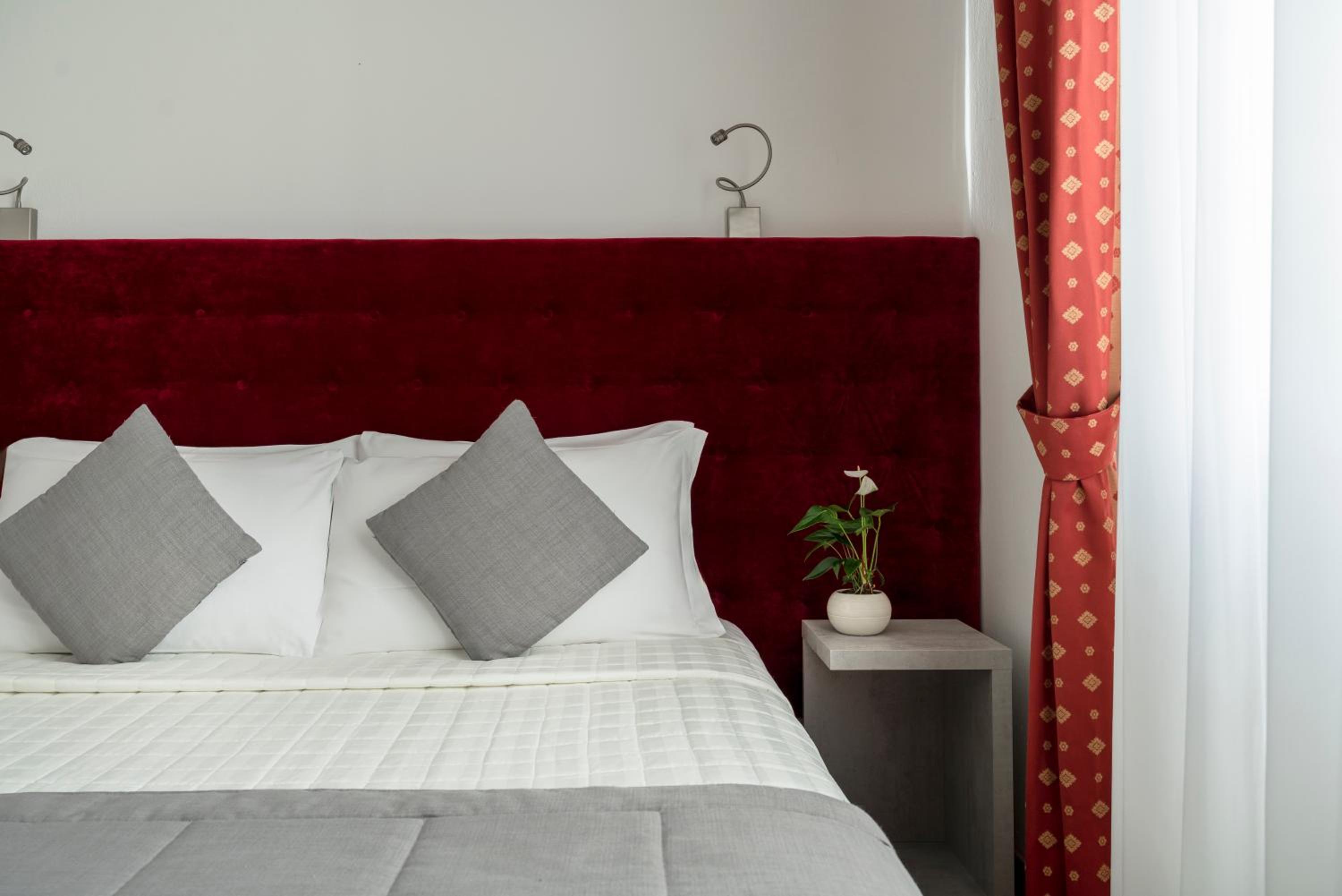 Deluxe Double or Twin Room - Photo 2