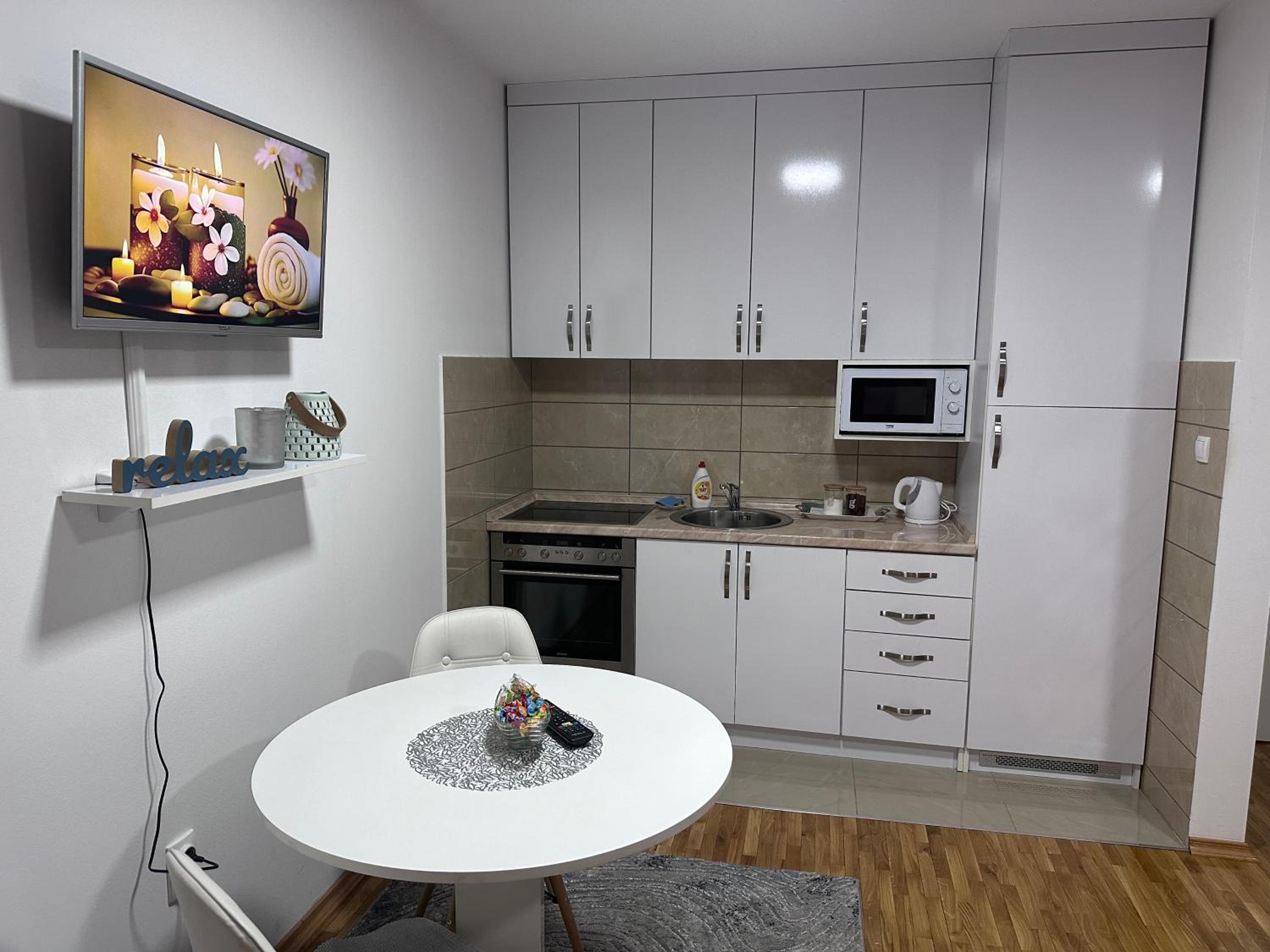 Apartment photo 2