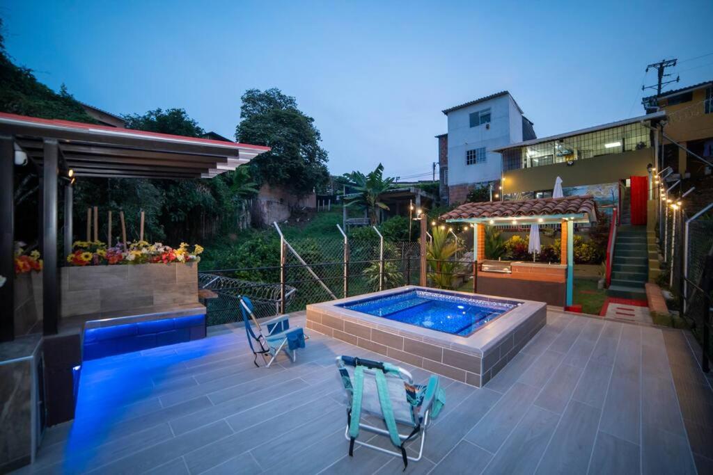 Five-Bedroom House photo 2