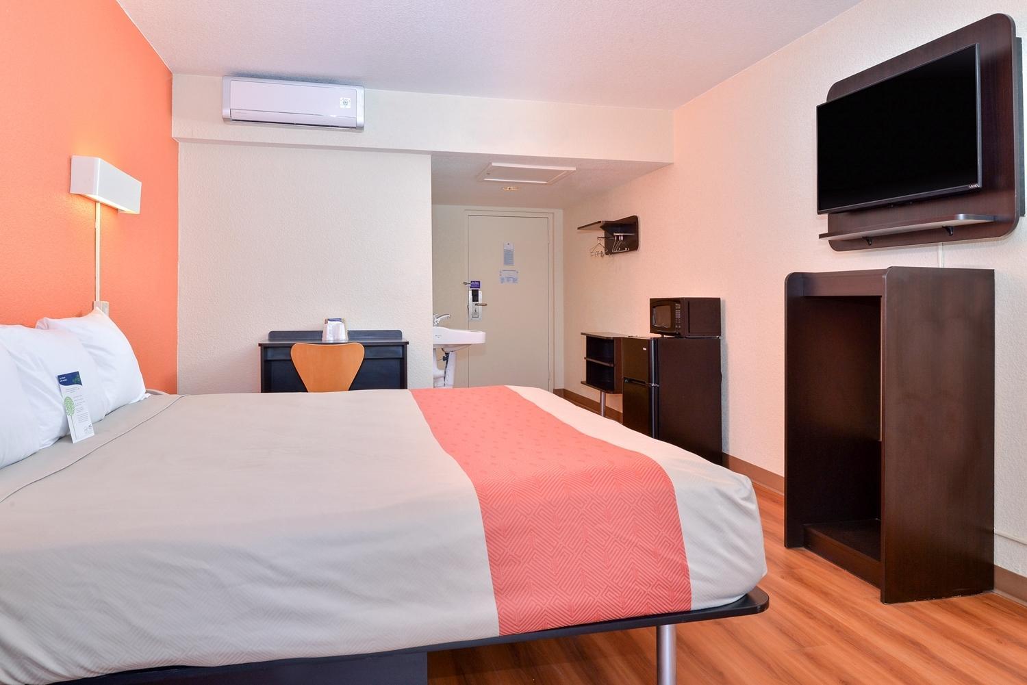 King Room - Mobility Access/Non-Smoking photo 2
