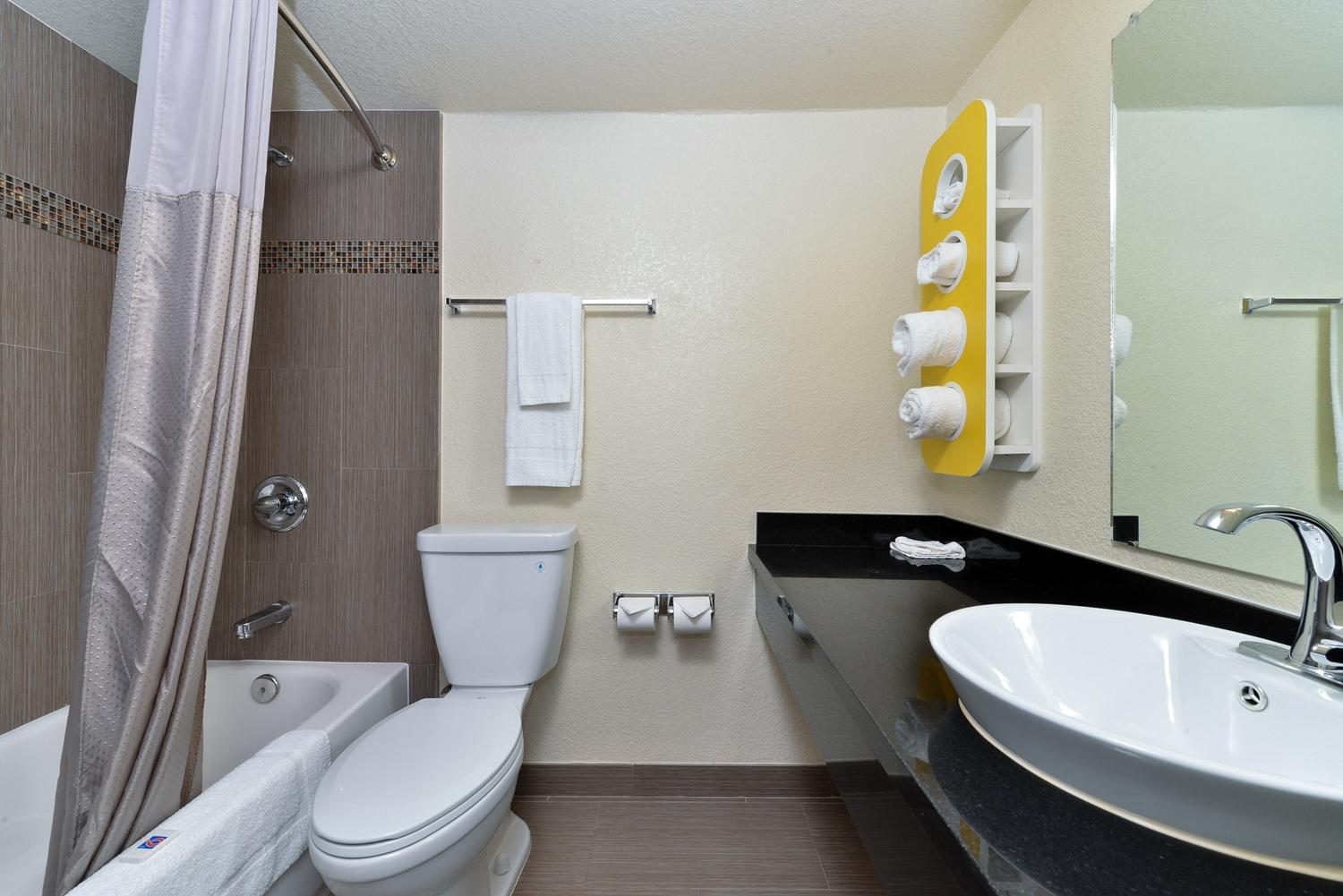 Double Room with Two Double Beds - Smoking photo 3