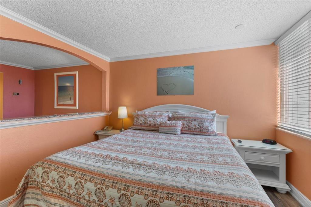 Studio Apartment - Photo 1