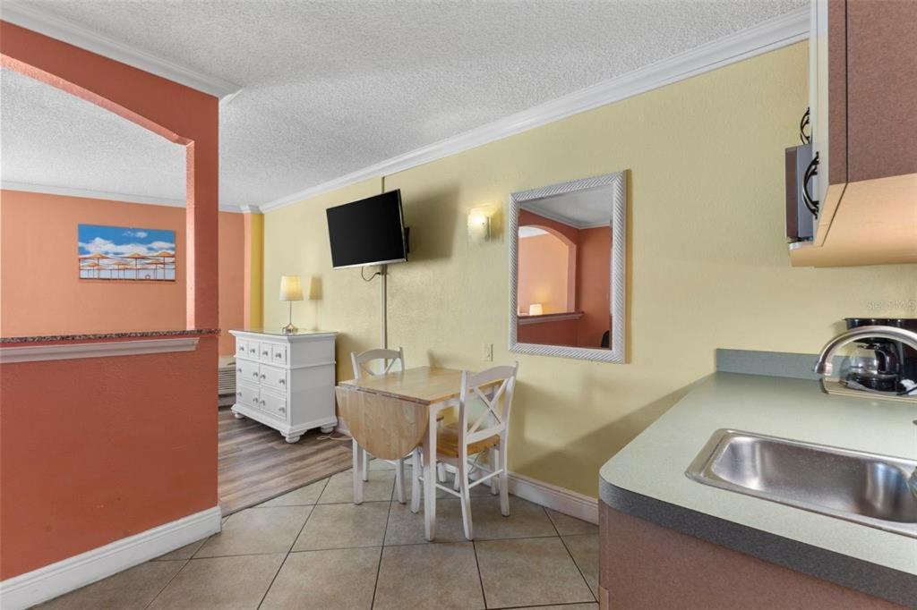 Studio Apartment - Photo 8