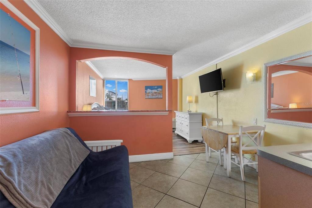 Studio Apartment - Photo 9