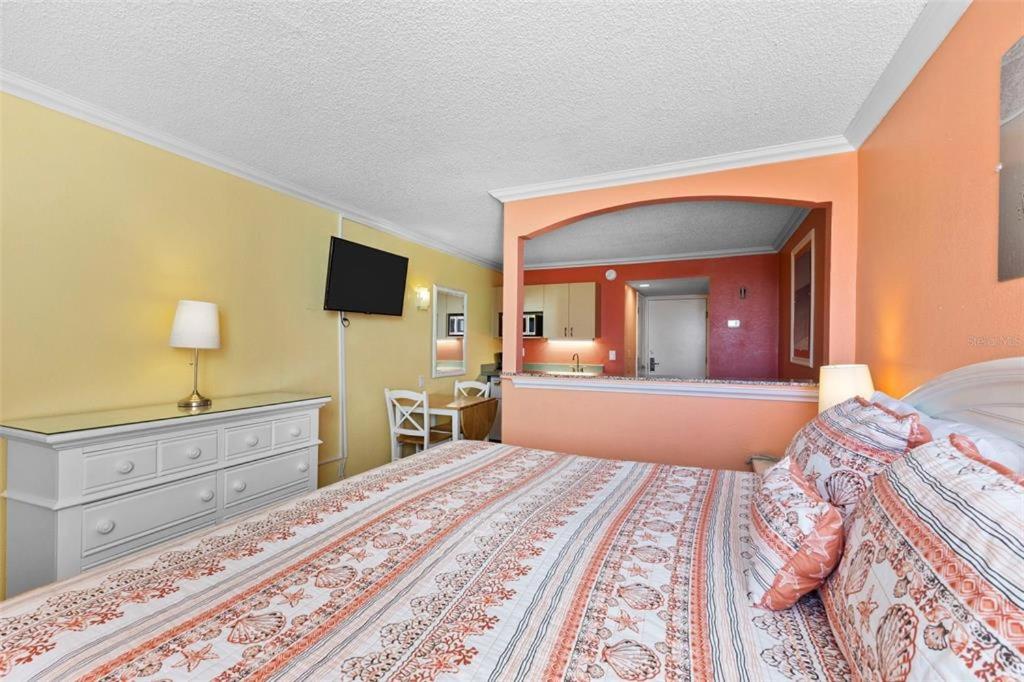 Studio Apartment - Photo 15